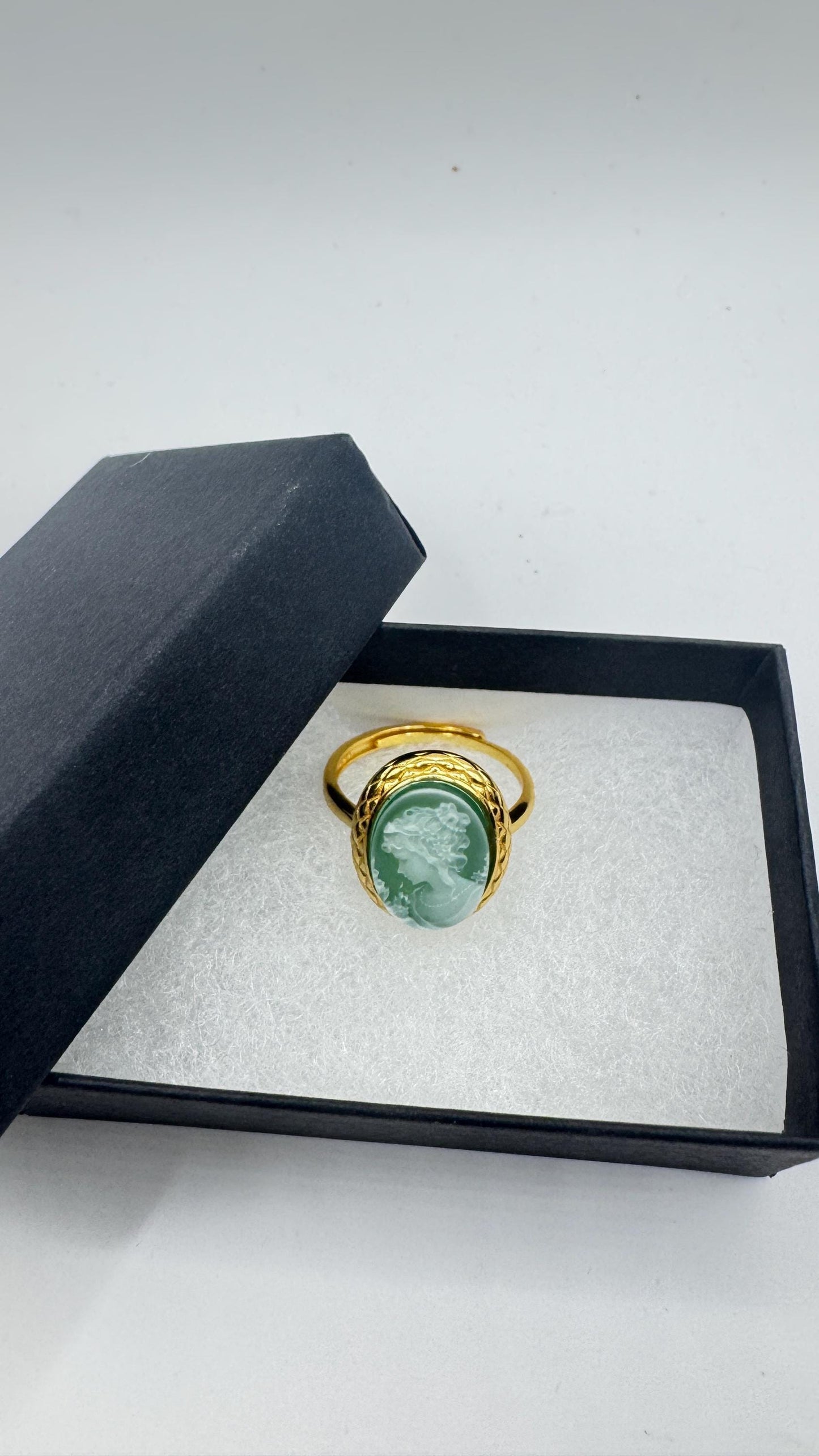 Vintage Green Onyx Cameo Golden 925 Sterling Silver Cocktail Ring
