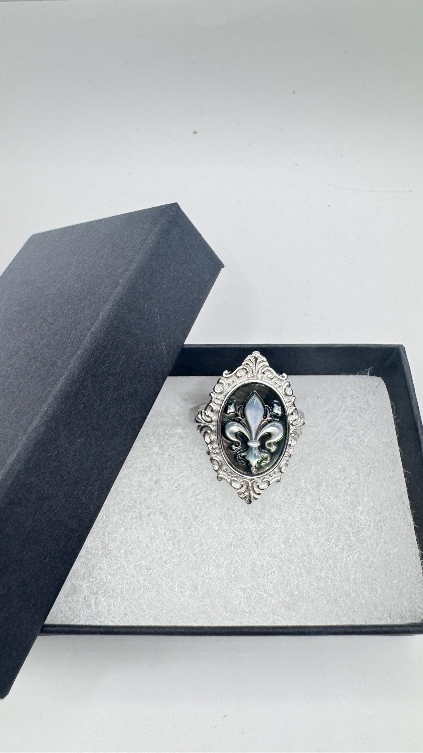Vintage 3 graces Cameo 800 Silver Marcasite Cocktail Ring