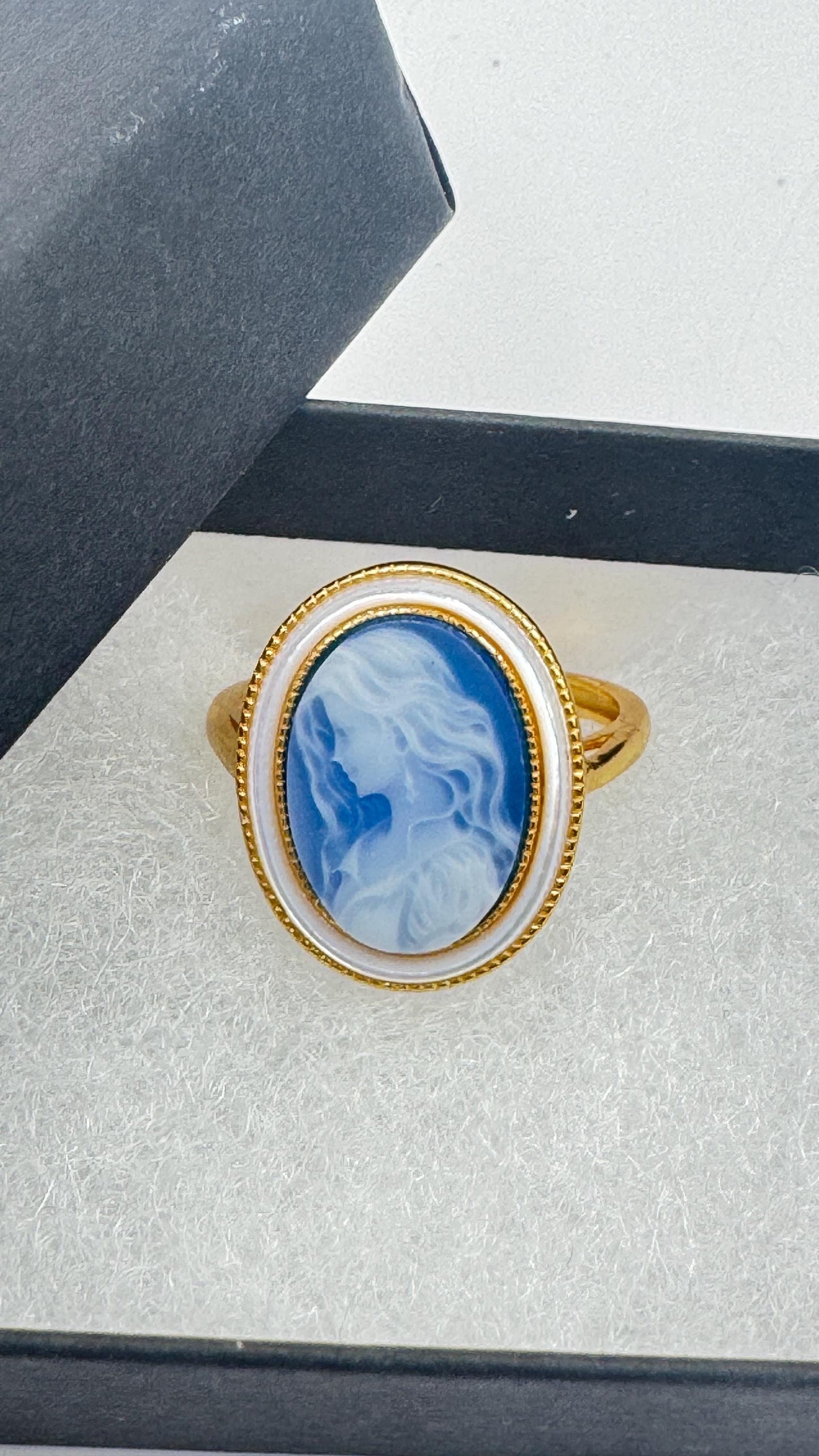 Vintage Blue Onyx Cameo Golden 925 Sterling Silver Cocktail Ring