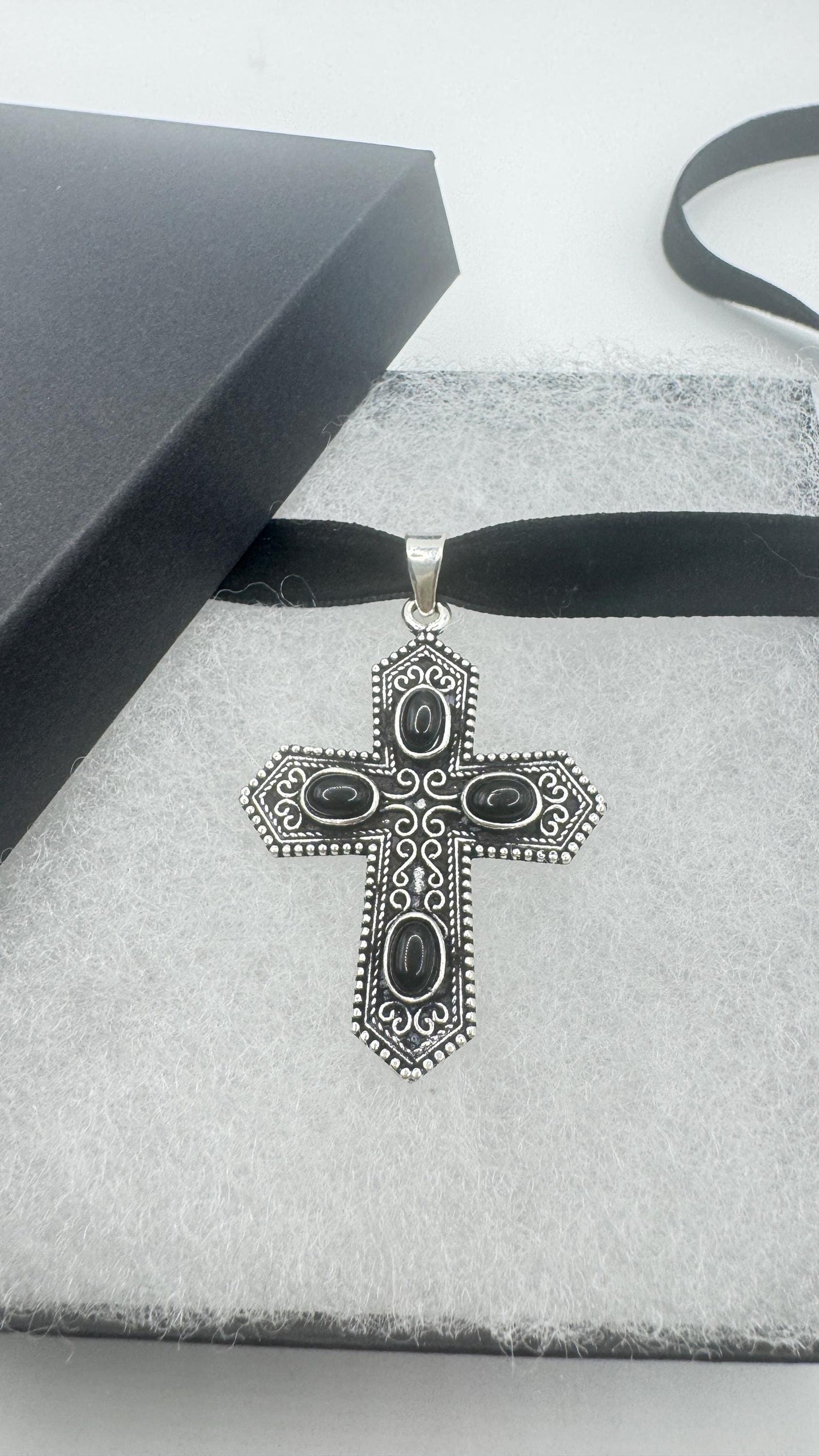 Vintage Black Onyx Choker Silver Cross Pendant Necklace