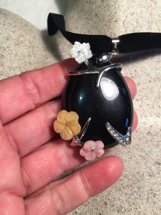 Vintage Genuine Mother of Pearl Flowers 925 Sterling Silver Black Onyx Dangle Pendant Necklace Pendant