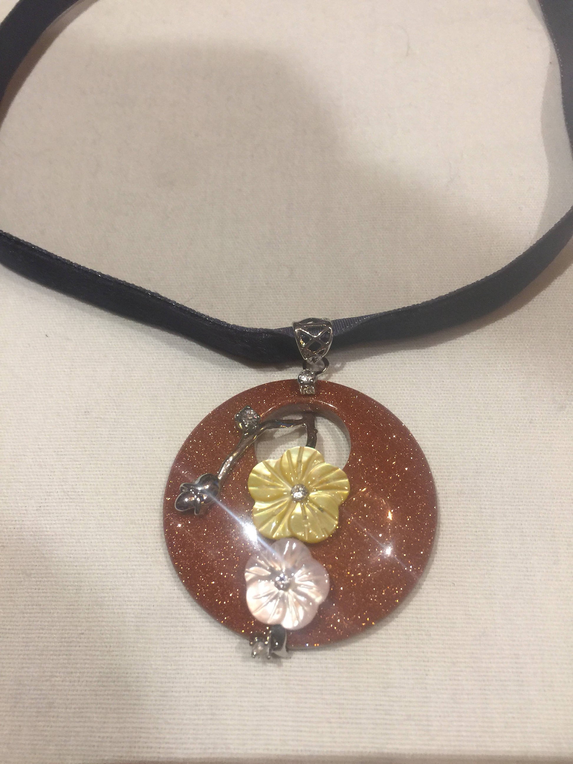 Vintage Genuine Mother of Pearl Flowers 925 Sterling Silver Gold Sandstone Dangle Pendant Necklace Pendant