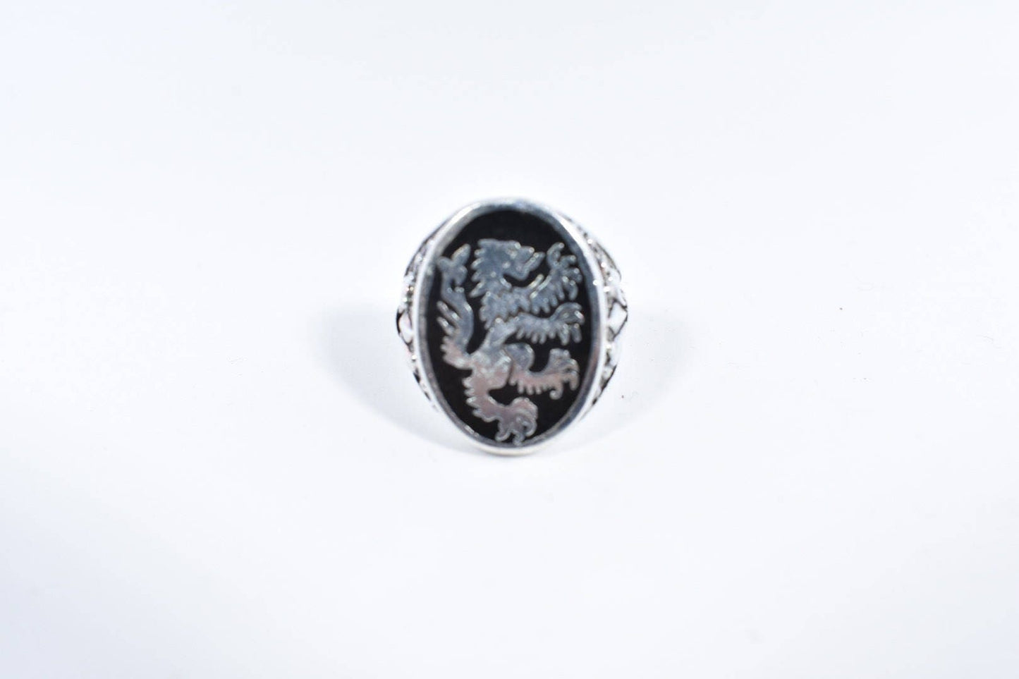 Vintage Gothic Style Lion Crest Black Inlay Mens Ring