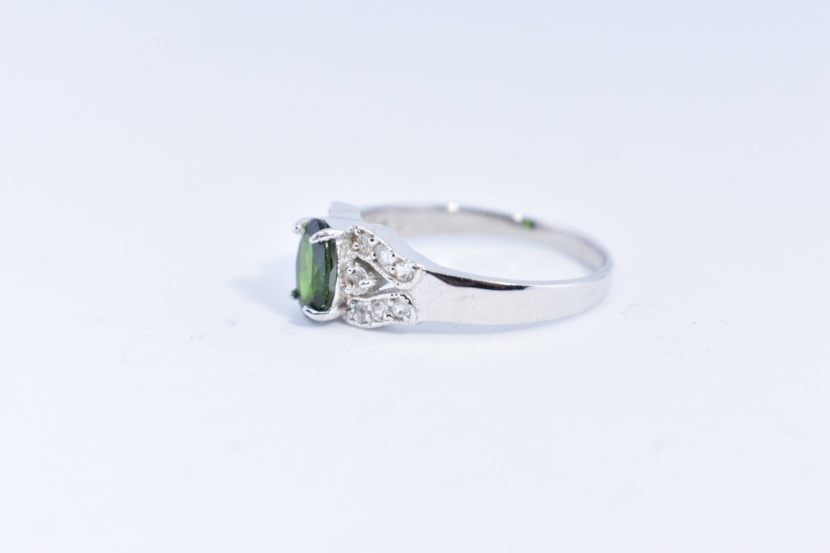 Vintage Handmade Green Chrome Diopside and Clear Flourite Filigree Setting Sterling Silver Gothic Ring