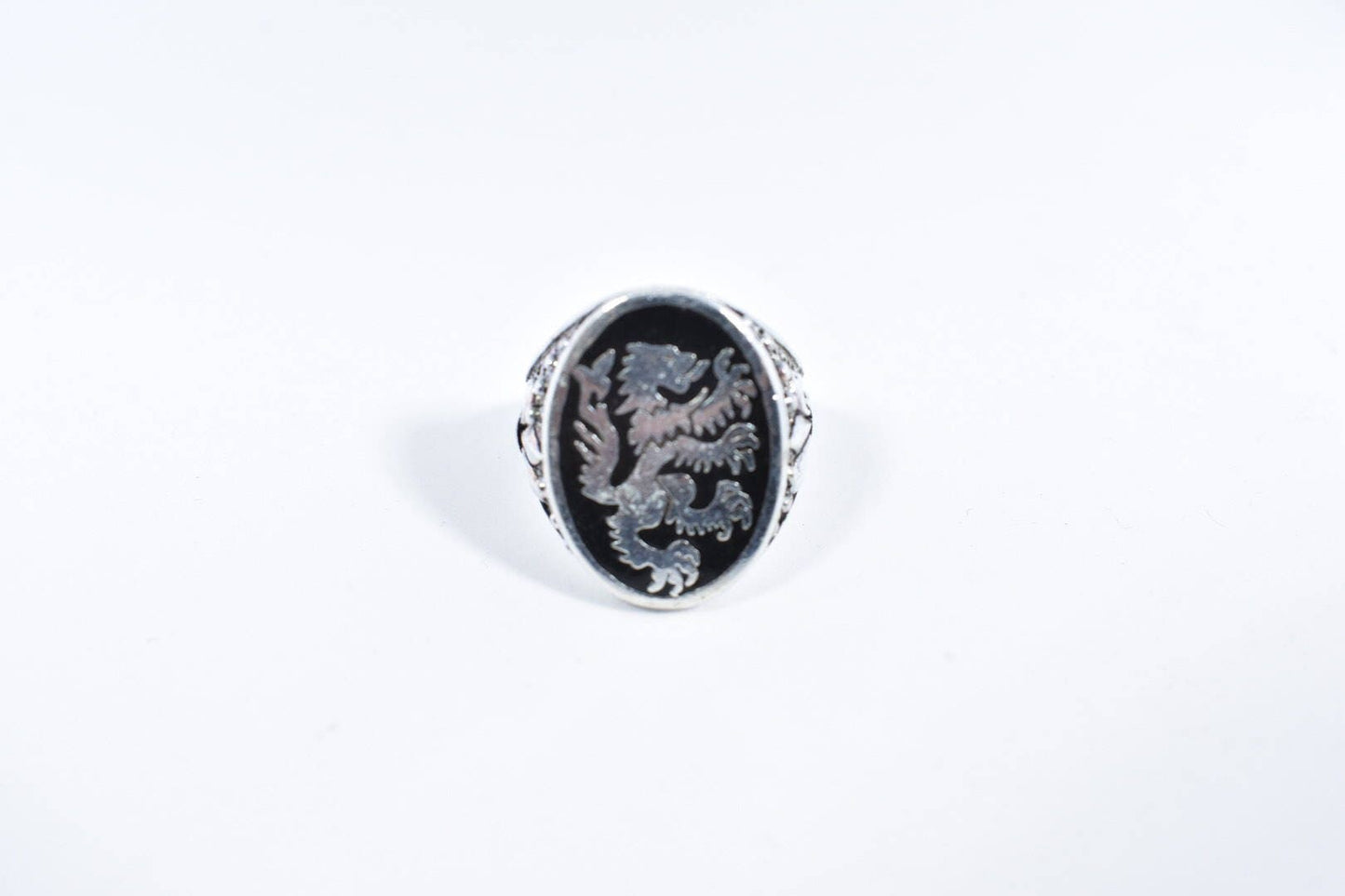 Vintage Gothic Style Lion Crest Black Inlay Mens Ring