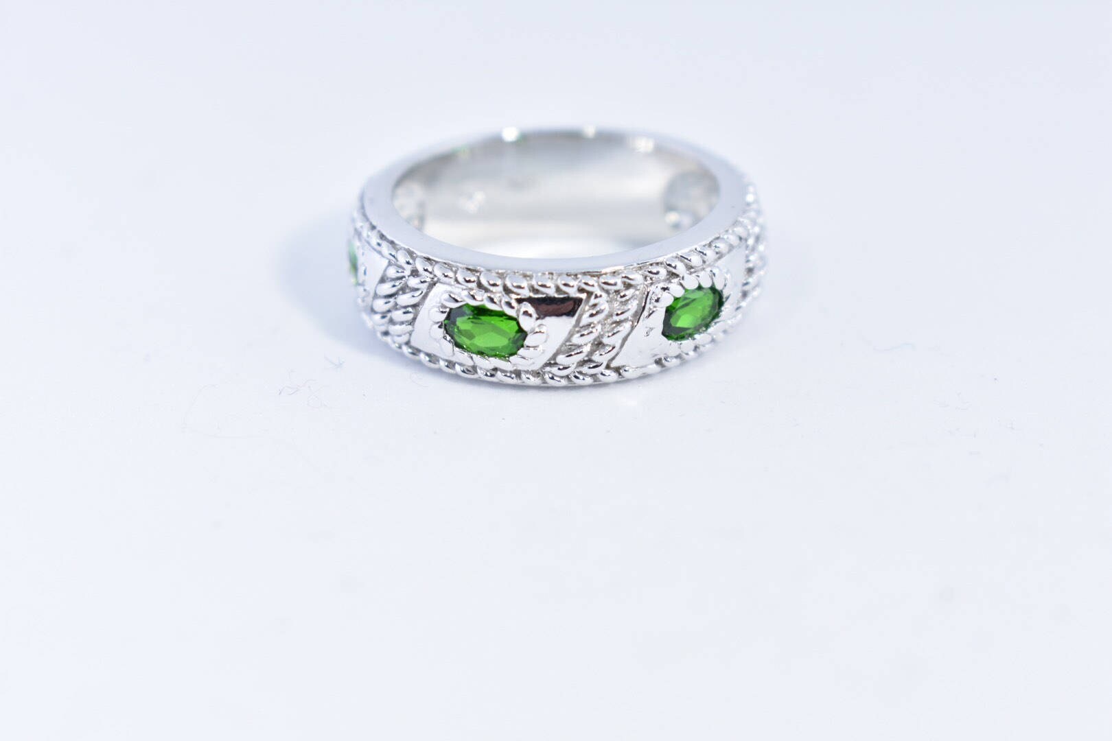 Vintage Handmade Green Chrome Diopside Filigree Setting Sterling Silver Gothic Ring