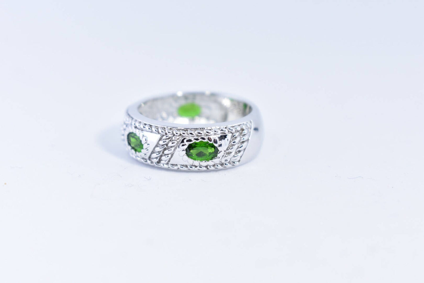 Vintage Handmade Green Chrome Diopside Filigree Setting Sterling Silver Gothic Ring