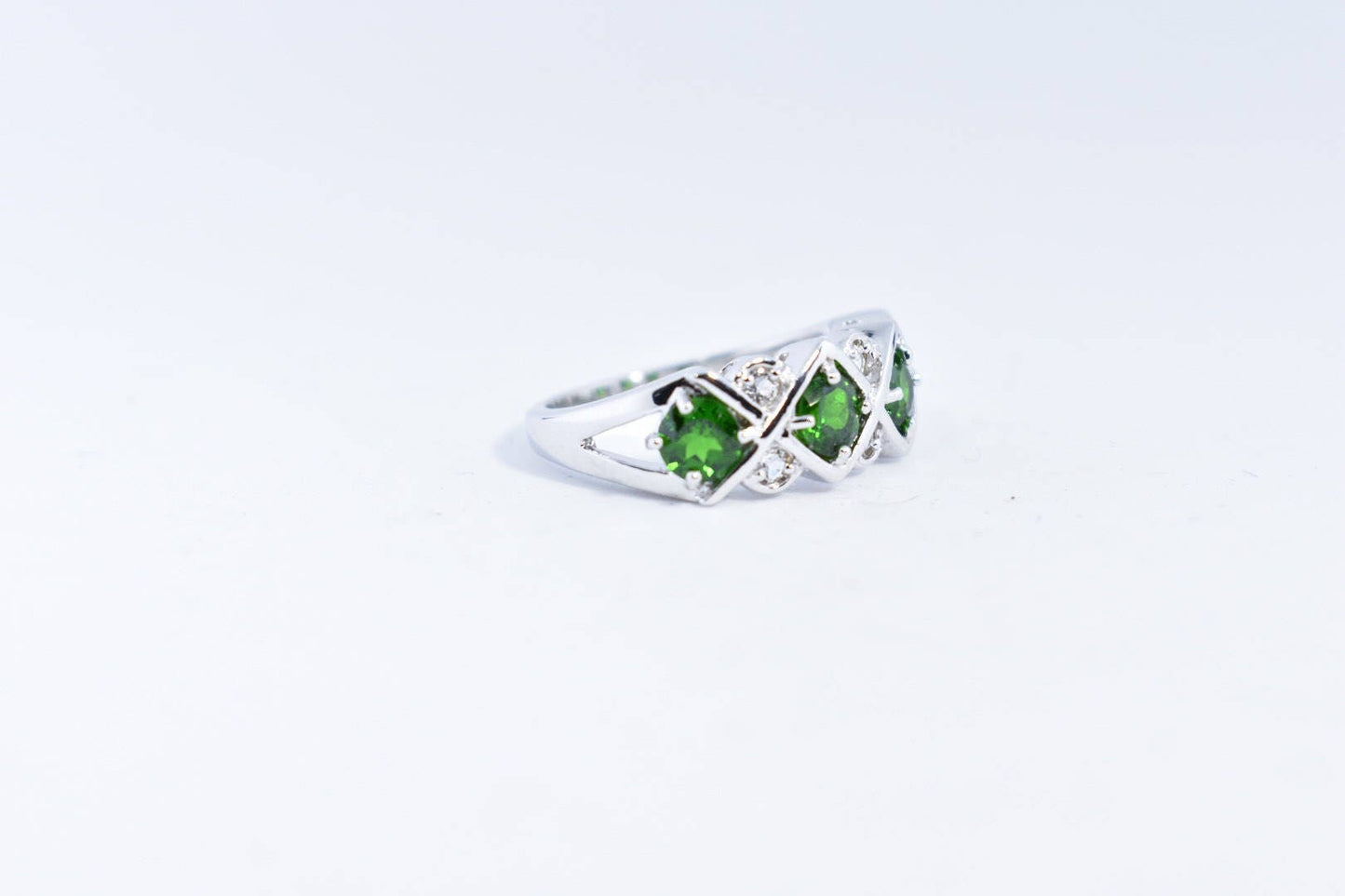 Vintage Handmade Green Chrome Diopside and Clear Flourite Filigree Setting Sterling Silver Gothic Ring