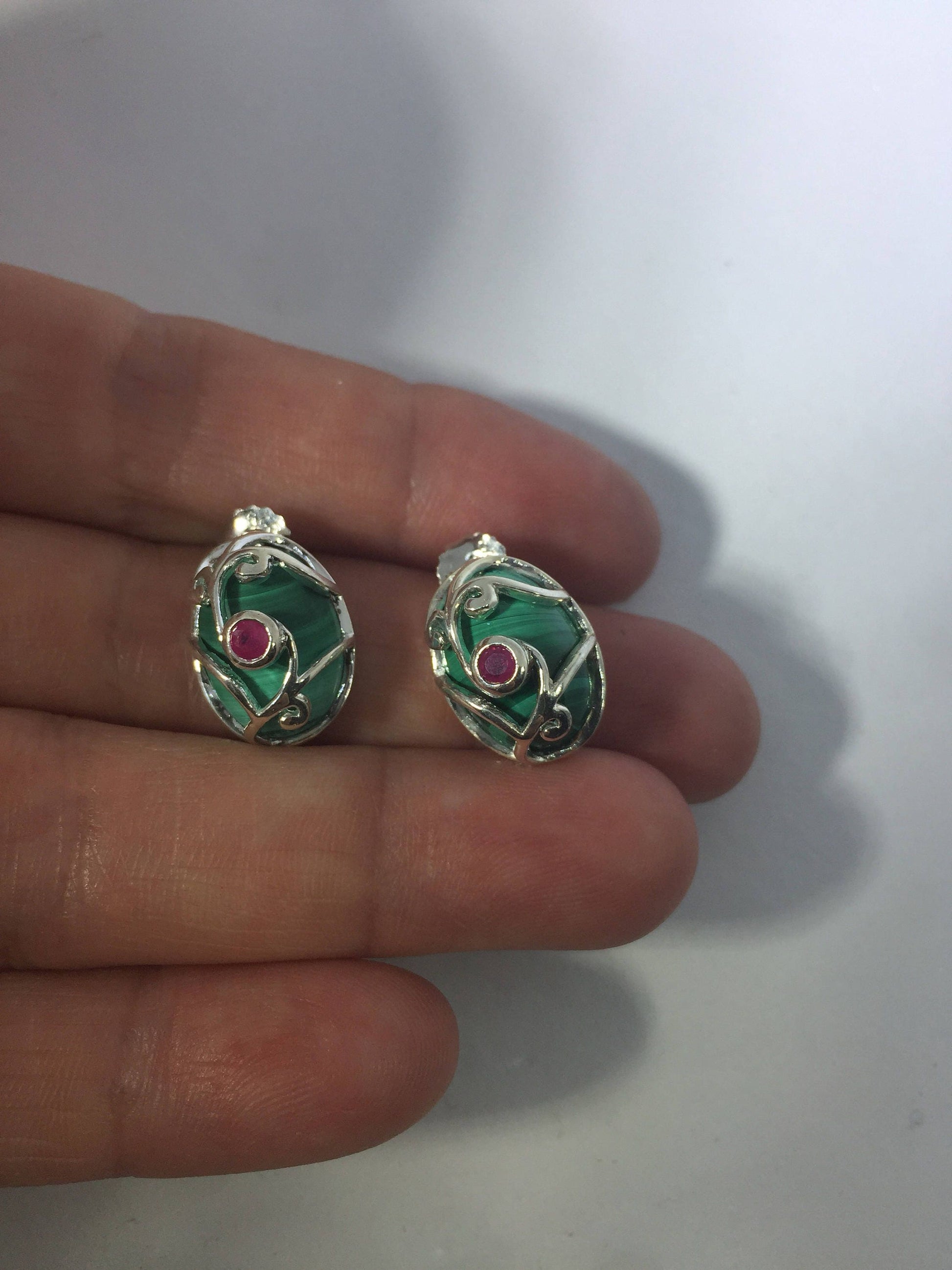 Vintage Handmade 925 Sterling Silver Green malachite and Ruby Stud Earrings