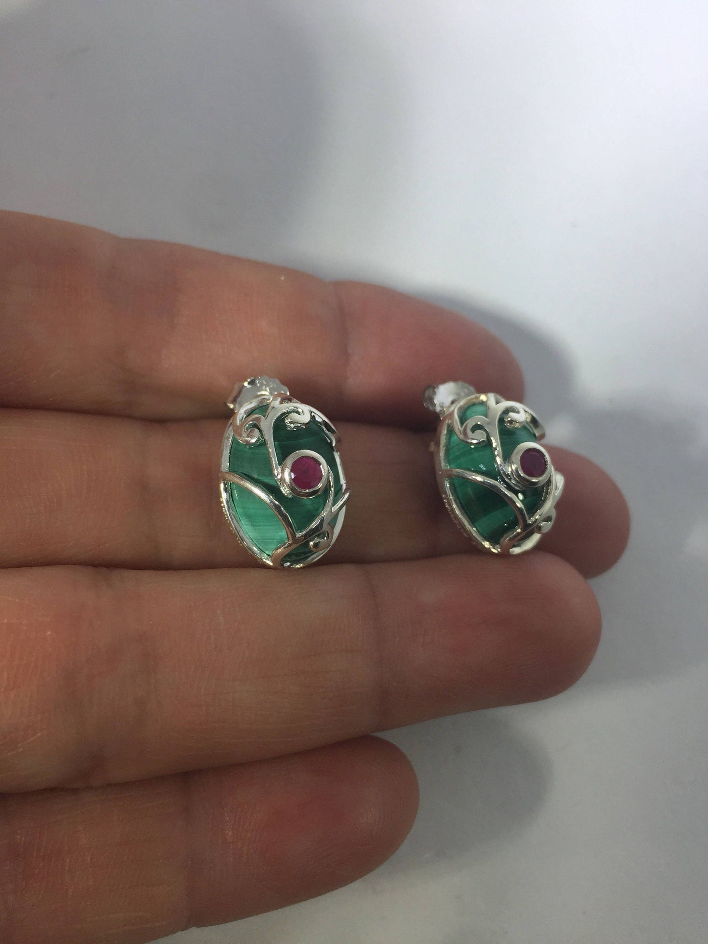 Vintage Handmade 925 Sterling Silver Green malachite and Ruby Stud Earrings