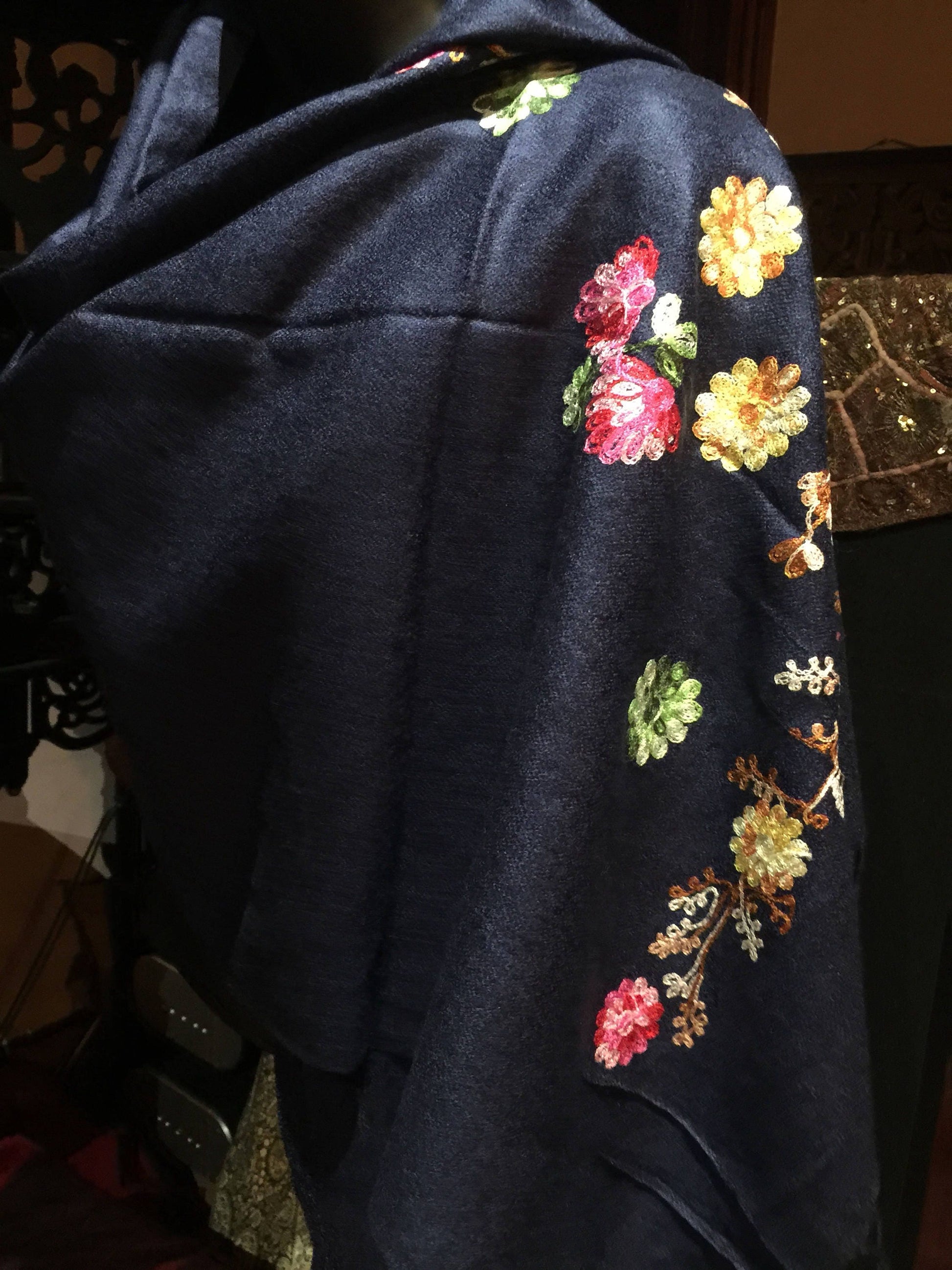 Vitage Styled Mixed Colored Flower Embroidered Pashmina Shawl