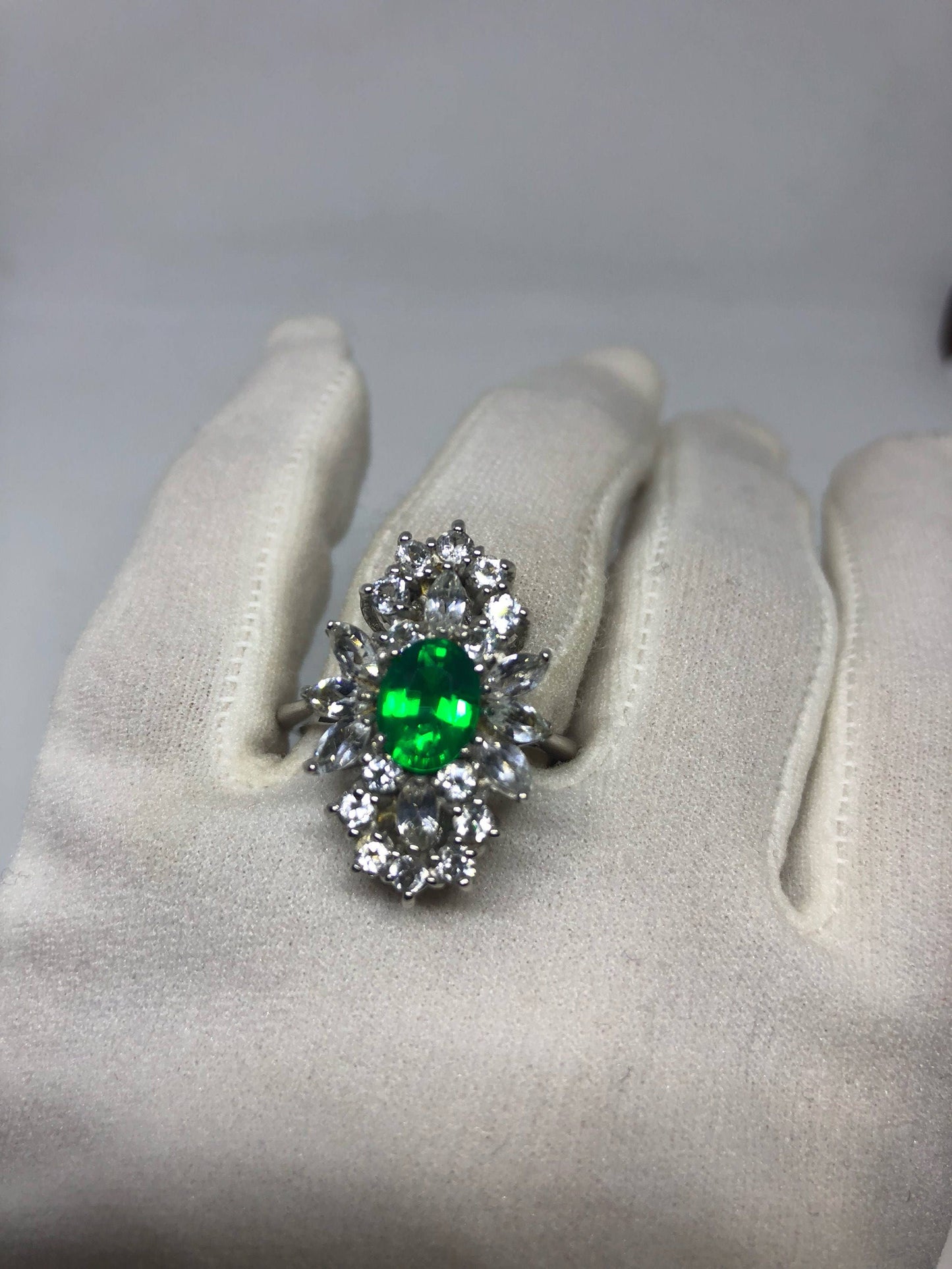 Vintage Handmade Genuine Green Flourite White Sapphire Setting 925 Sterling Silver Ring