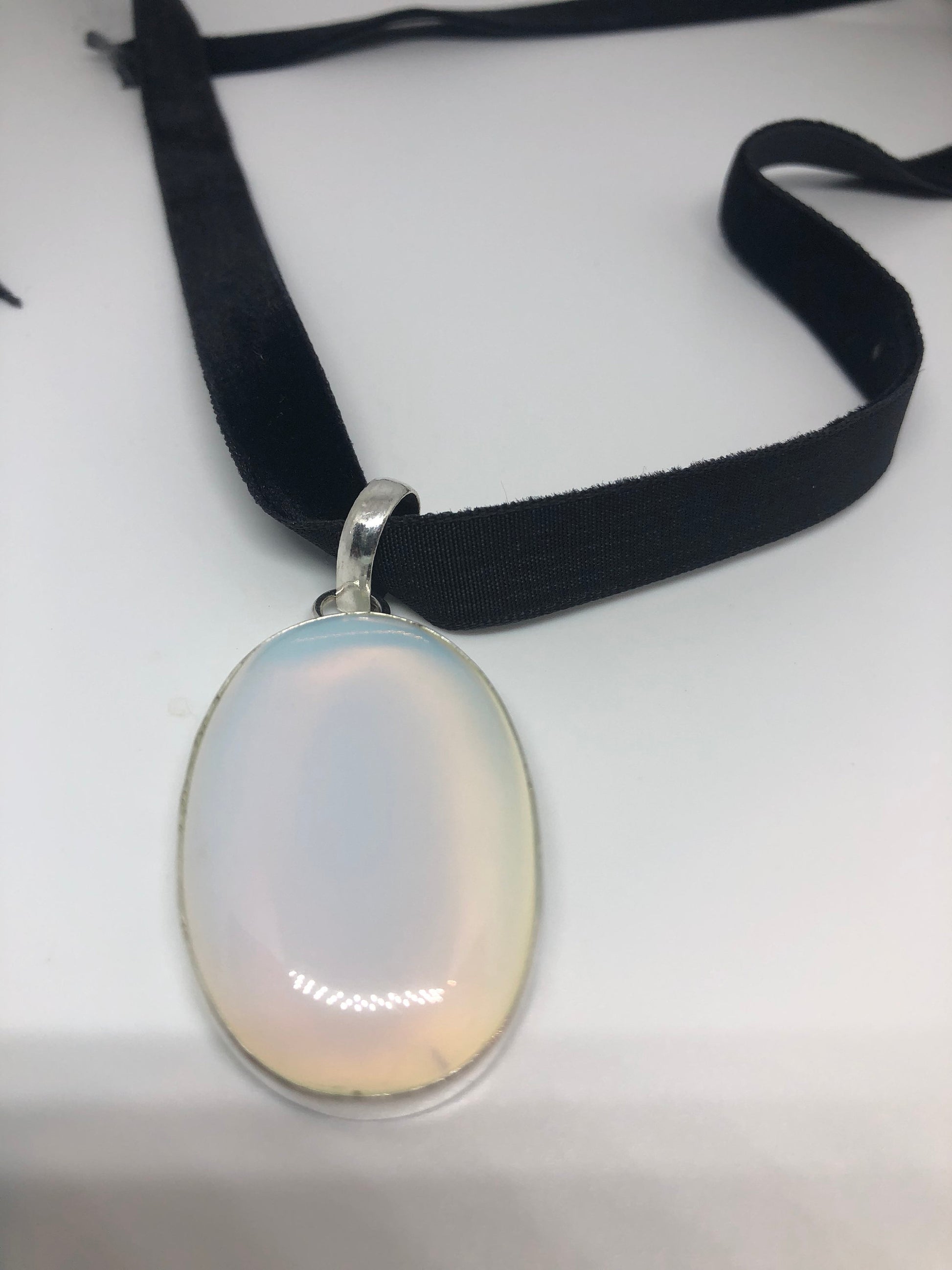 Vintage Opal milk glsss Silver collar Necklace Choker