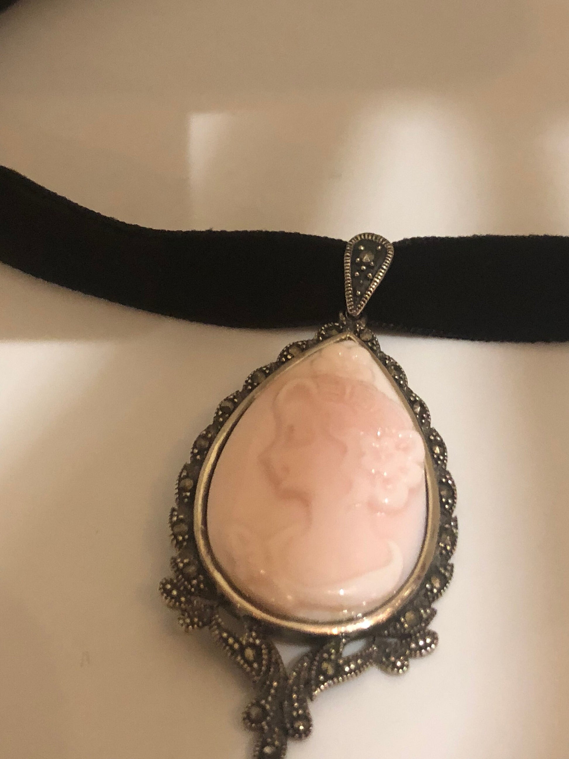 Vintage Genuine Pink shell Cameo Sterling Silver Necklace Choker