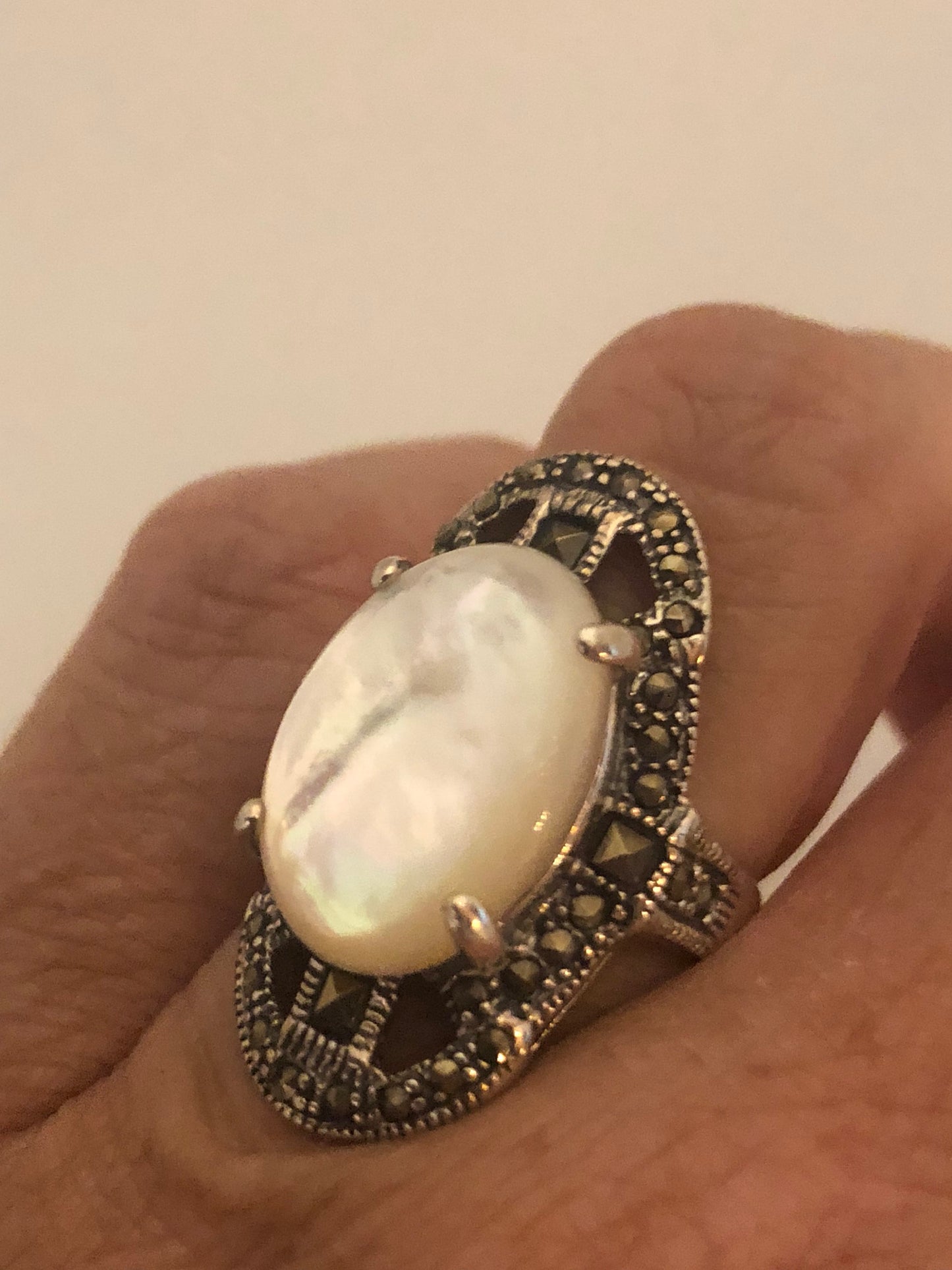 Vintage Mother of Pearl 925 Sterling Silver Marcasite Ring