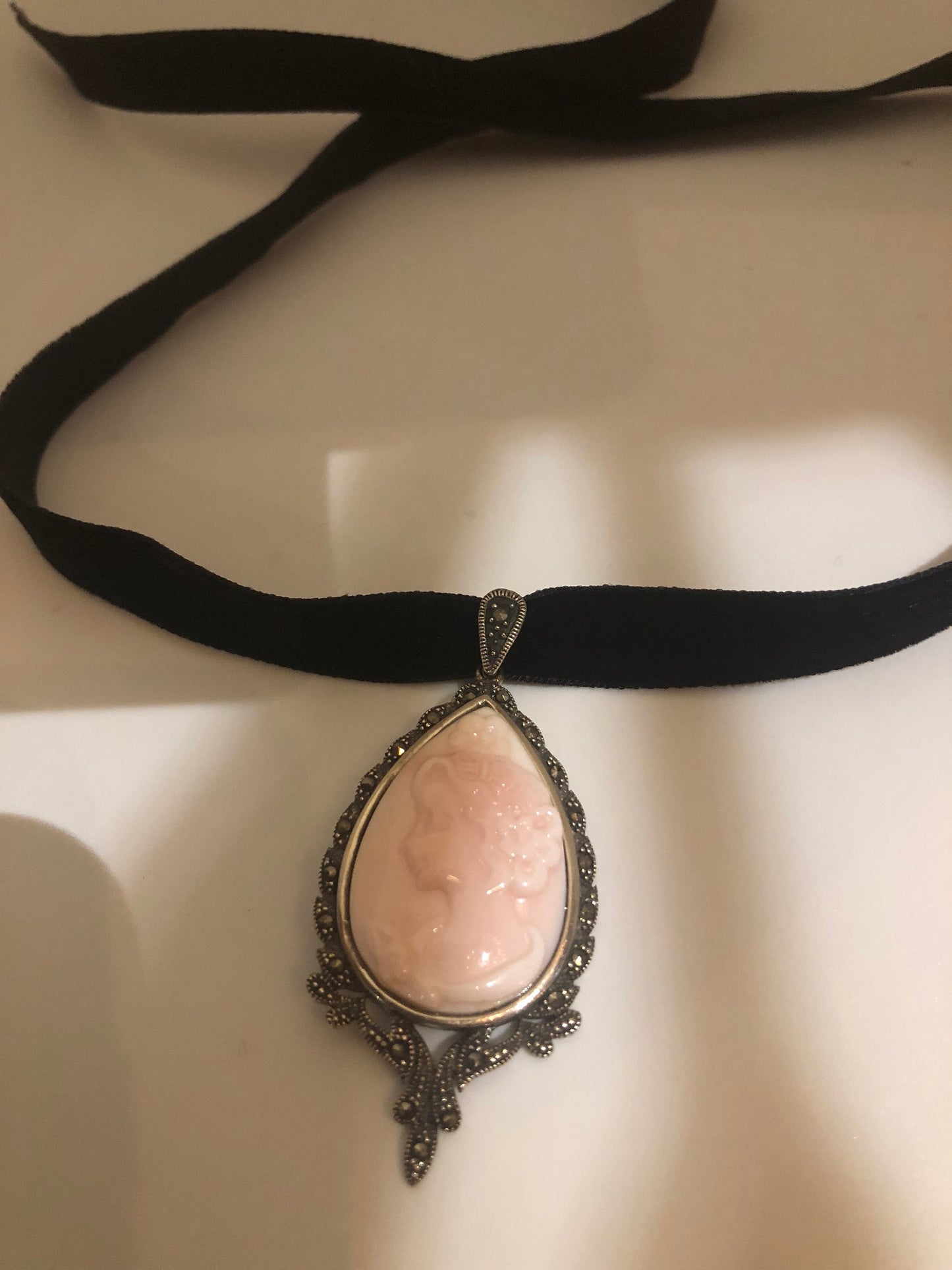 Vintage Genuine Pink shell Cameo Sterling Silver Necklace Choker