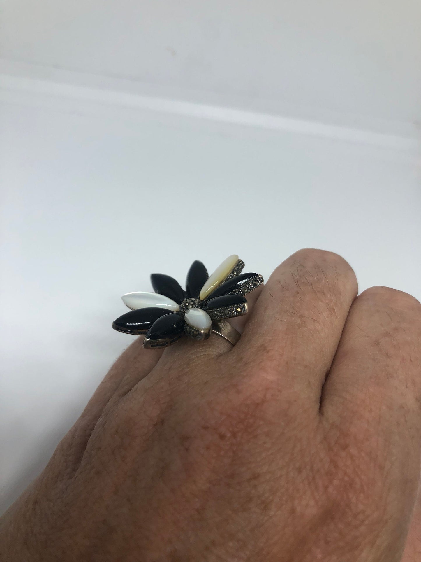 Vintage Mother of Pearl Black Onyx 925 Sterling Silver Marcasite Flower Ring