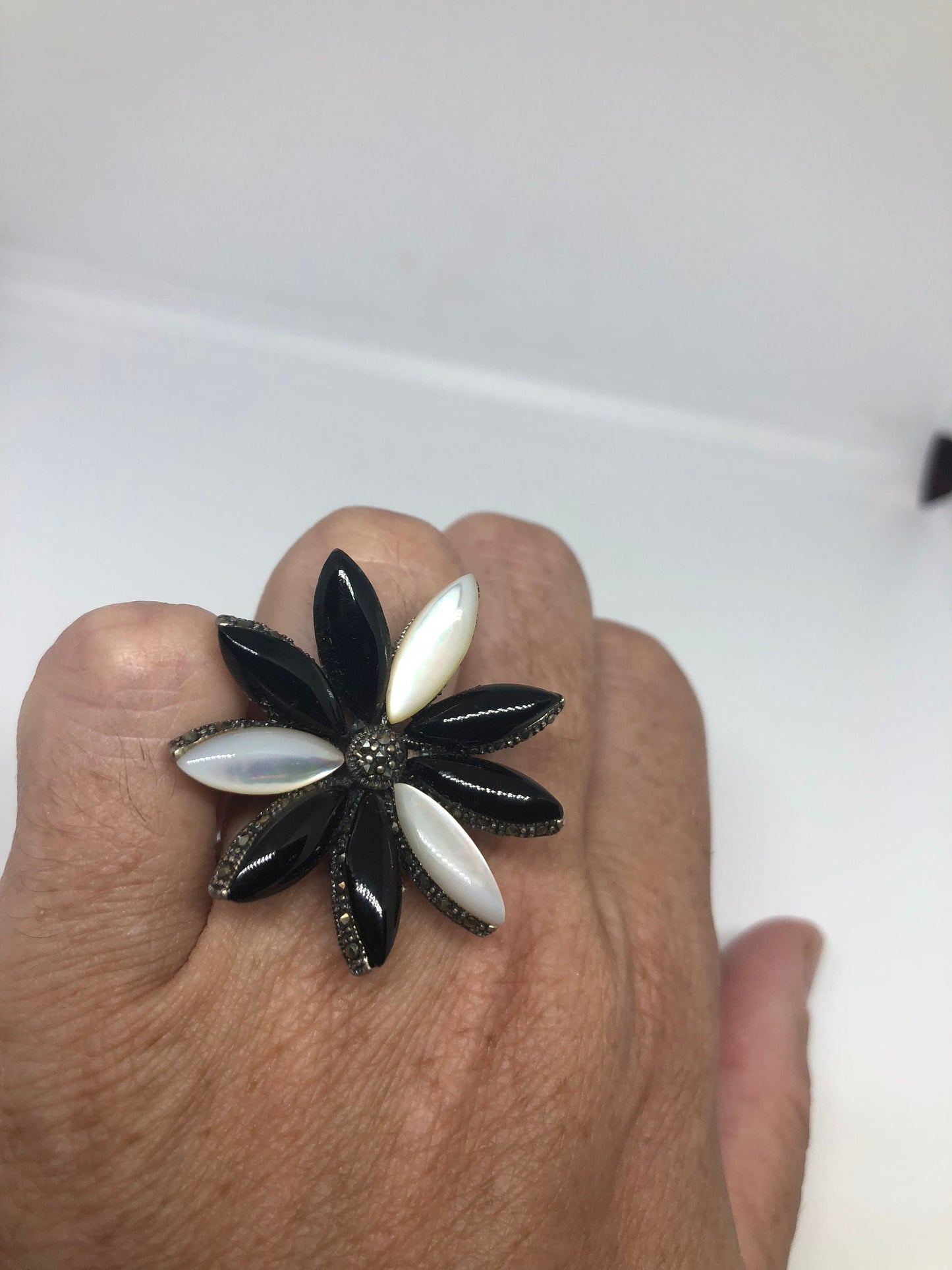 Vintage Mother of Pearl Black Onyx 925 Sterling Silver Marcasite Flower Ring