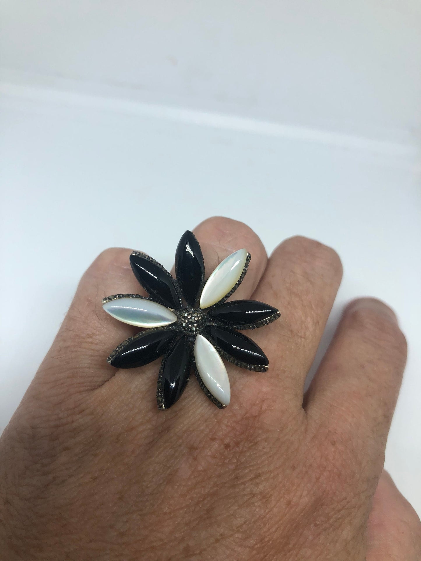 Vintage Mother of Pearl Black Onyx 925 Sterling Silver Marcasite Flower Ring