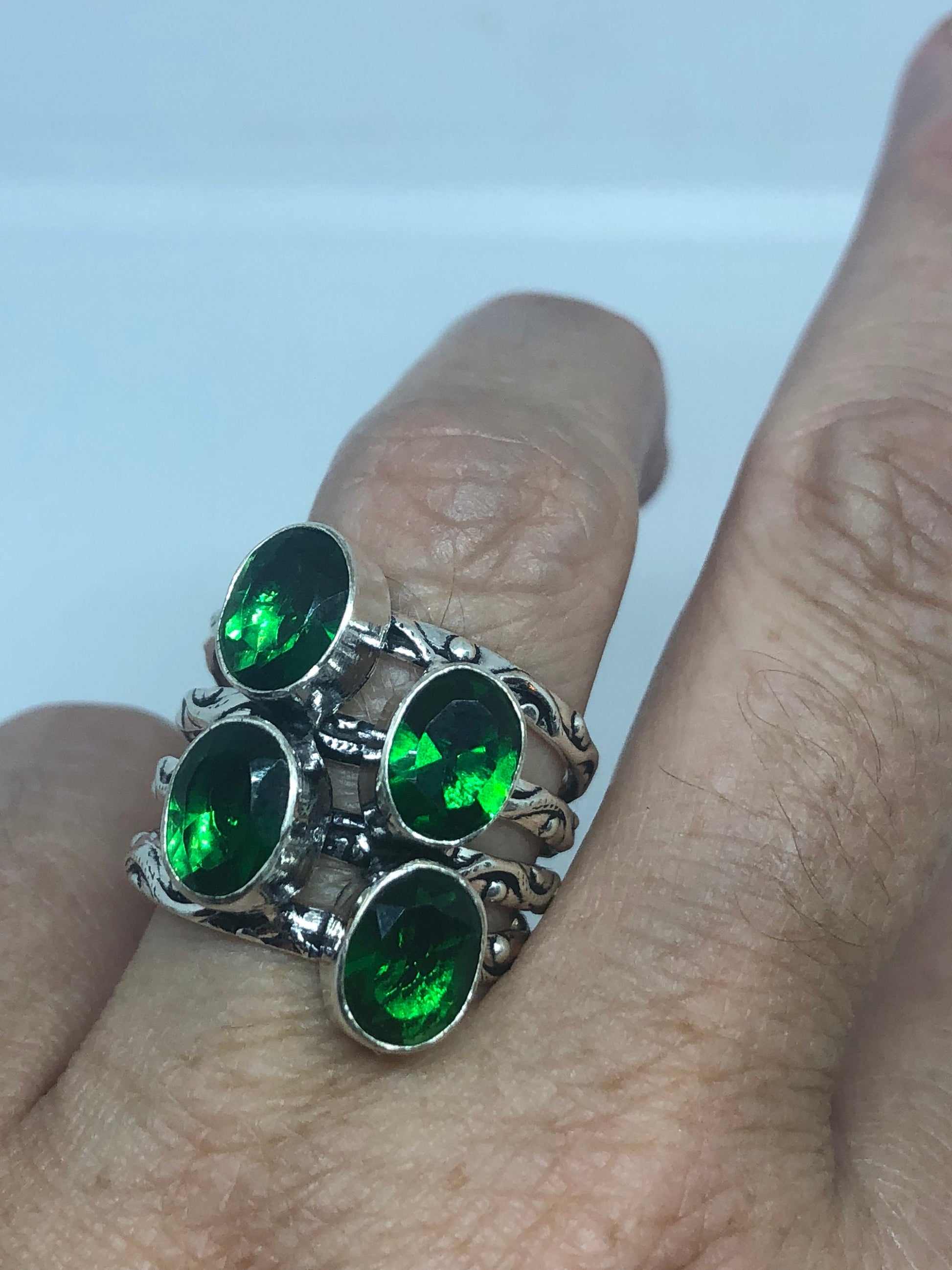 Vintage Green Shaded Antique Art Glass Ring