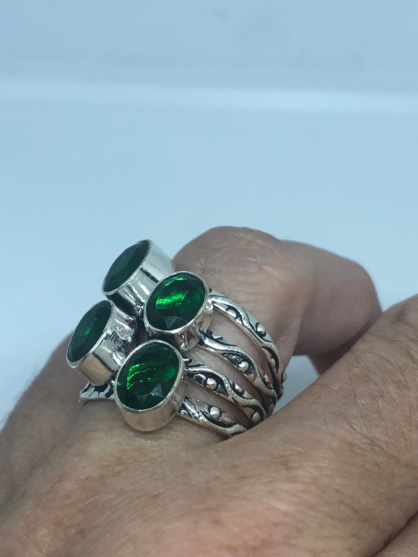 Vintage Green Shaded Antique Art Glass Ring