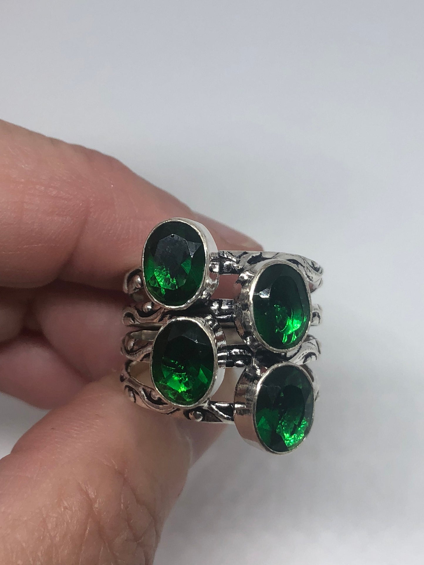 Vintage Green Shaded Antique Art Glass Ring