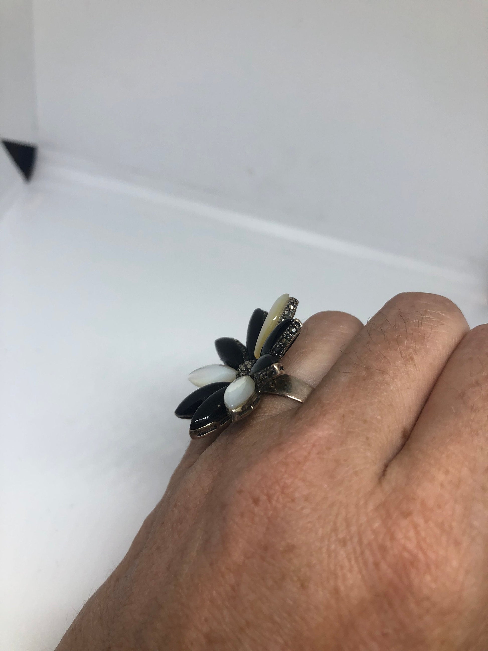 Vintage Mother of Pearl Black Onyx 925 Sterling Silver Marcasite Flower Ring