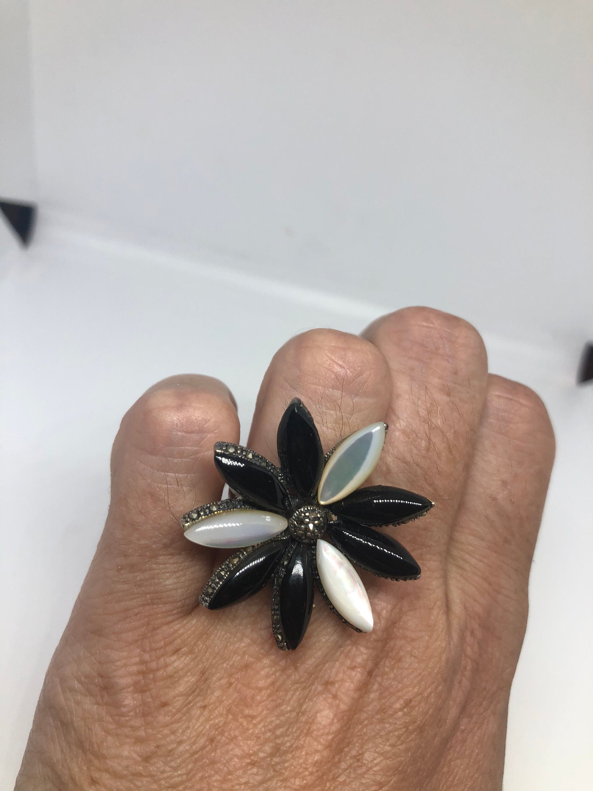 Vintage Mother of Pearl Black Onyx 925 Sterling Silver Marcasite Flower Ring