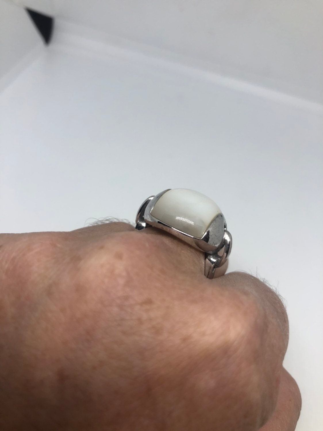 Vintage Mother of Pearl 925 Sterling Silver Ring