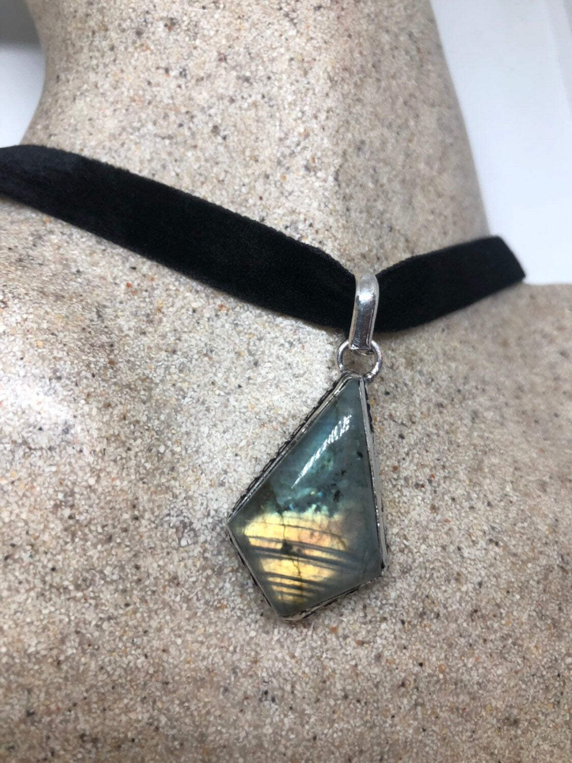 Vintage Silver Genuine Labradorite Gemstone Necklace.