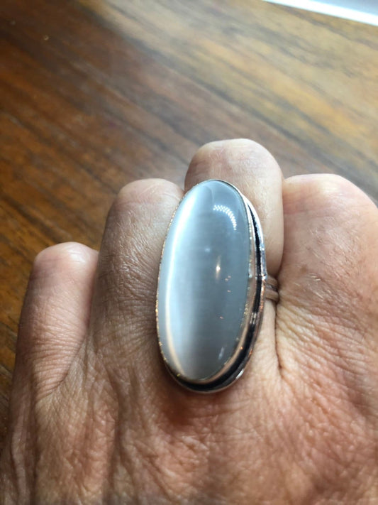 Vintage White Cats Eye Art Glass Ring About 1 Inch Long Knuckle Ring