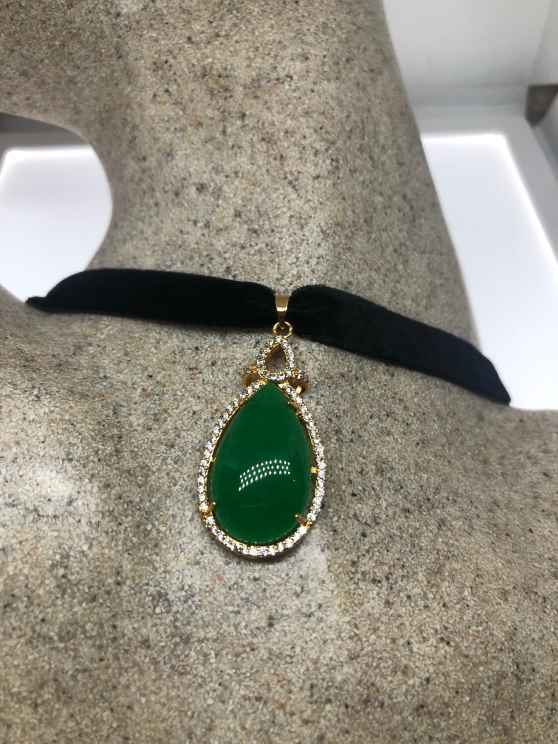 Vintage Green Jade Choker Gold Finish necklace pendant