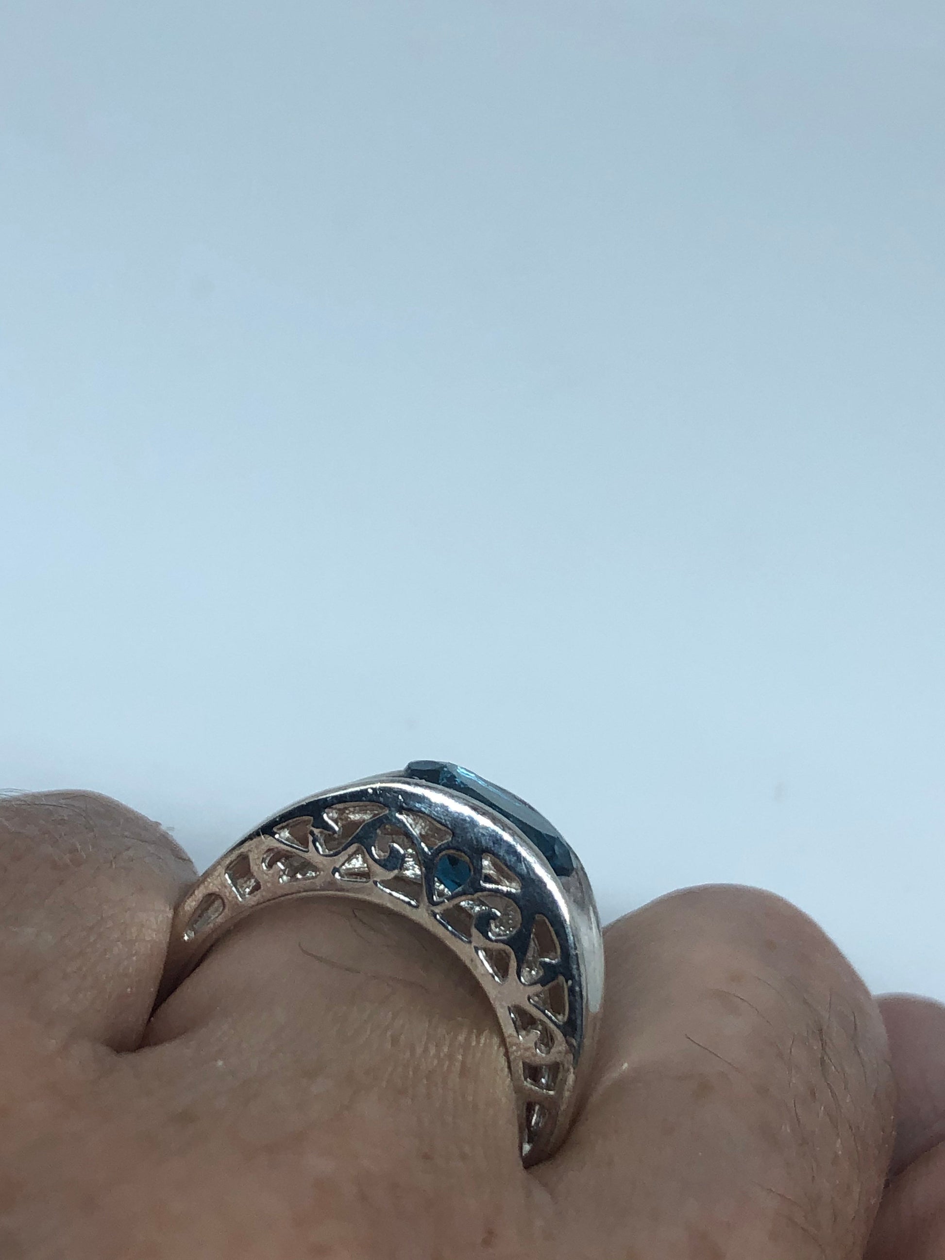Vintage geniune blue topaz 925 sterling silver Ring Size 8