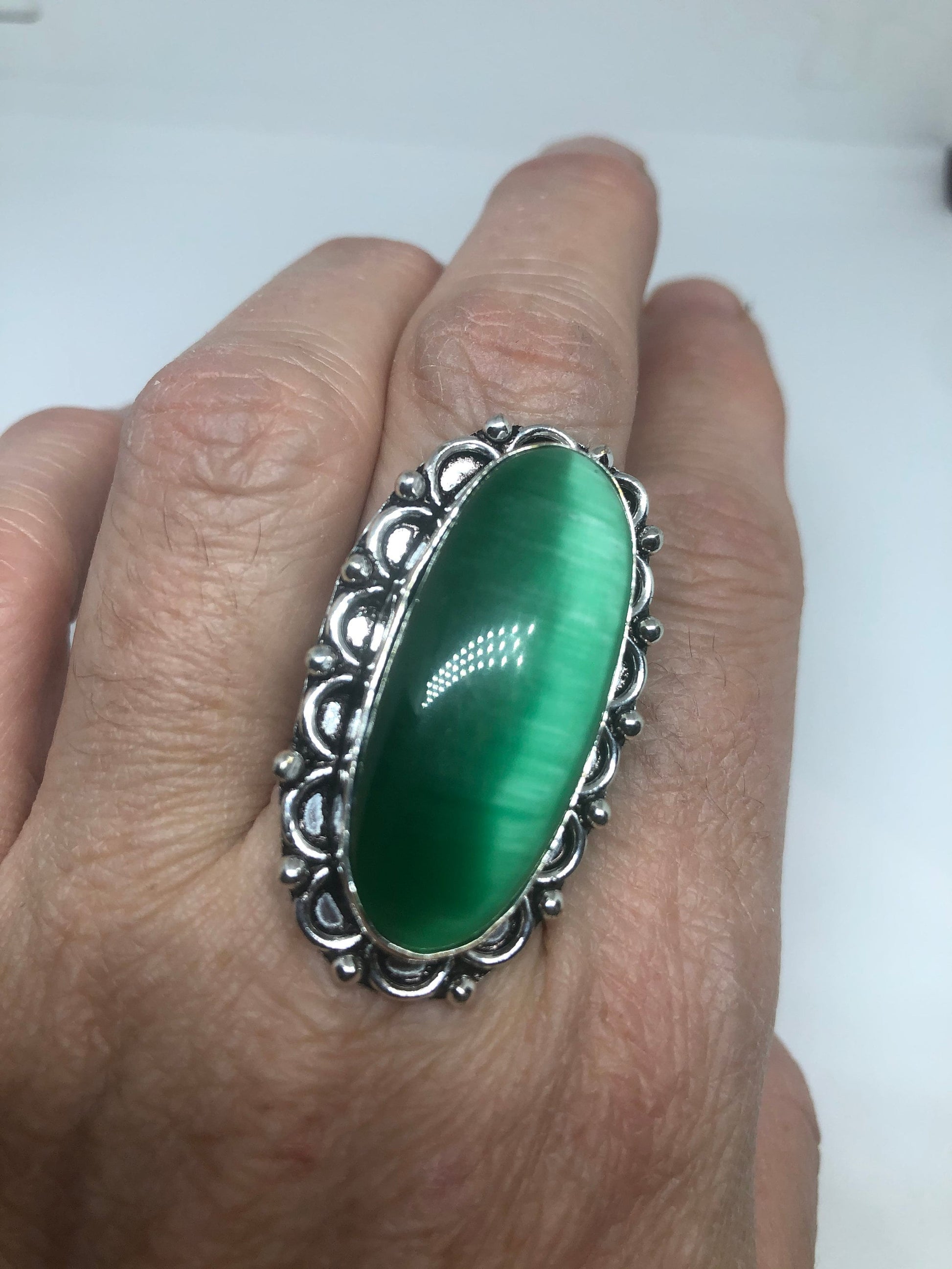 Vintage Green Cats Eye Art Glass Ring Size 7.5