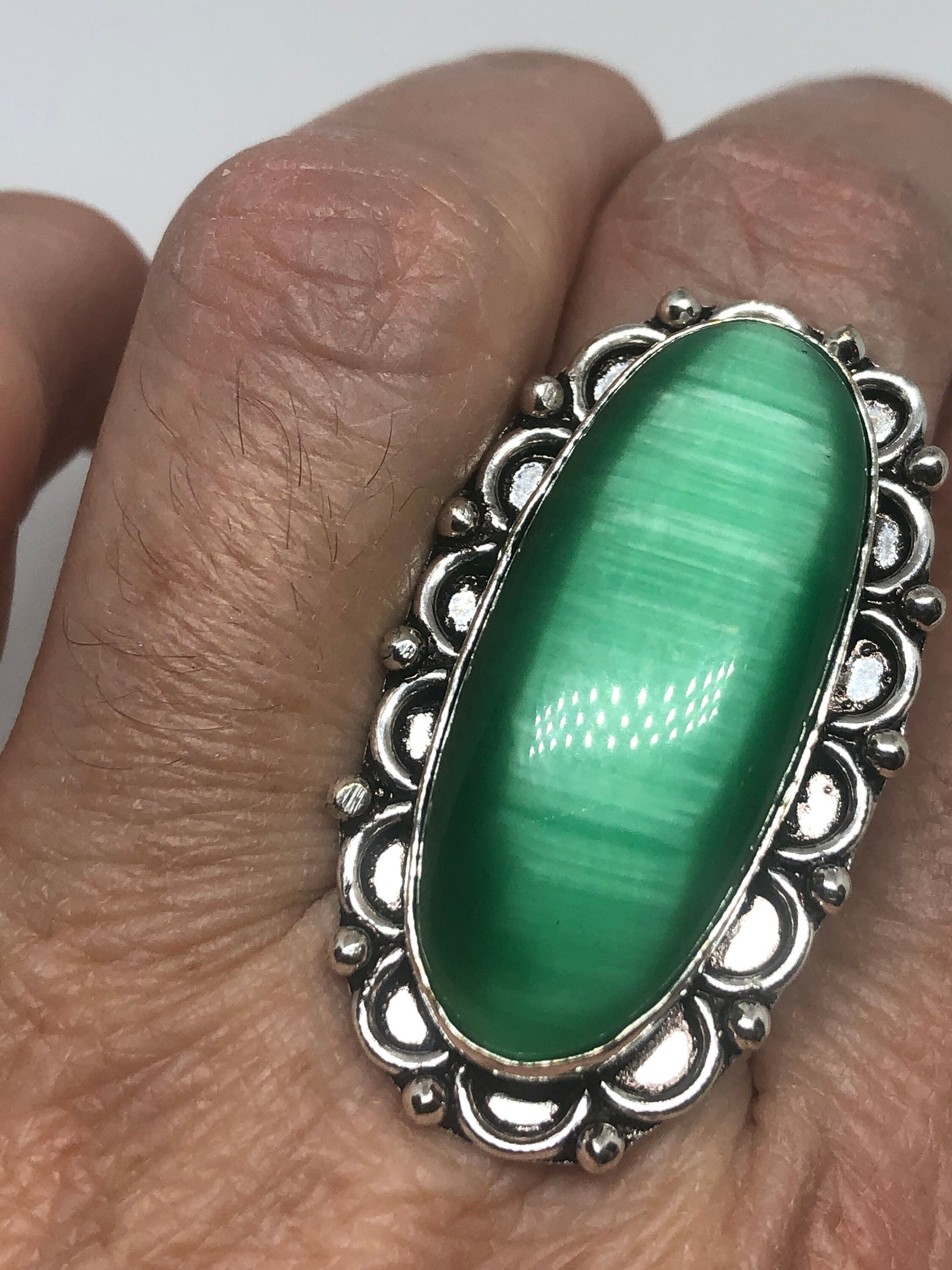 Vintage Green Cats Eye Art Glass Ring Size 7.5