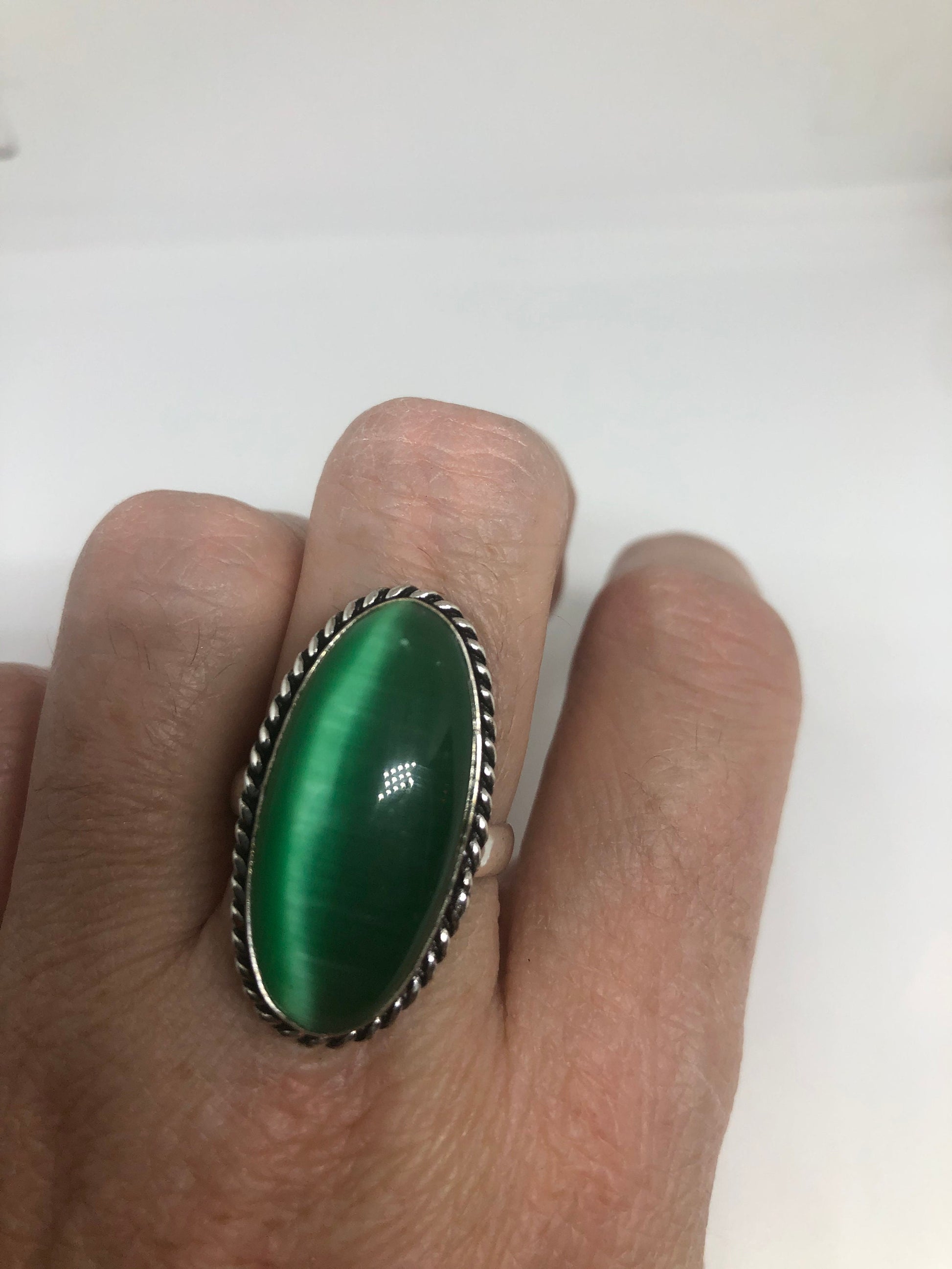 Vintage Green Cats Eye Art Glass Ring Size 7