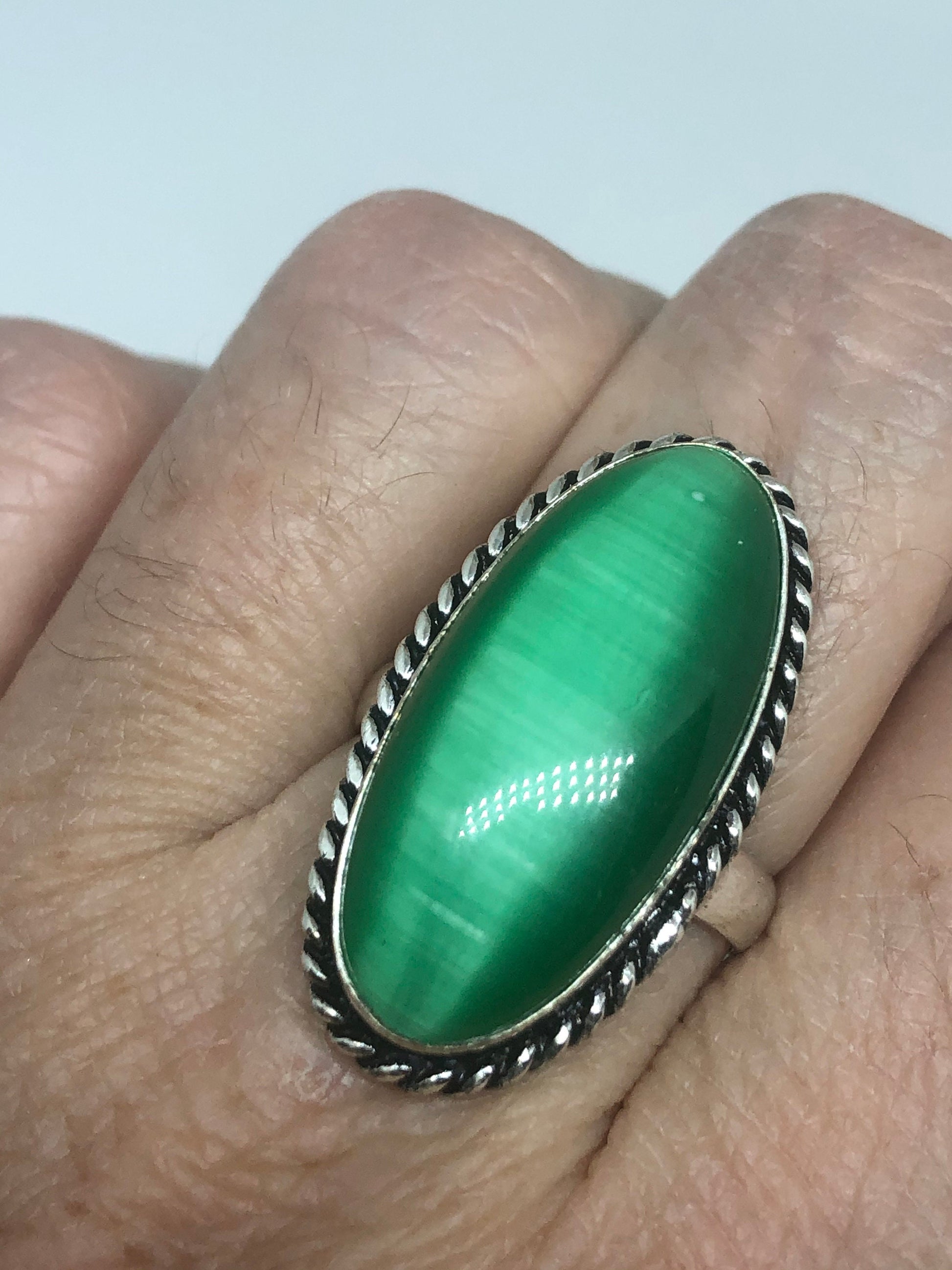 Vintage Green Cats Eye Art Glass Ring Size 7