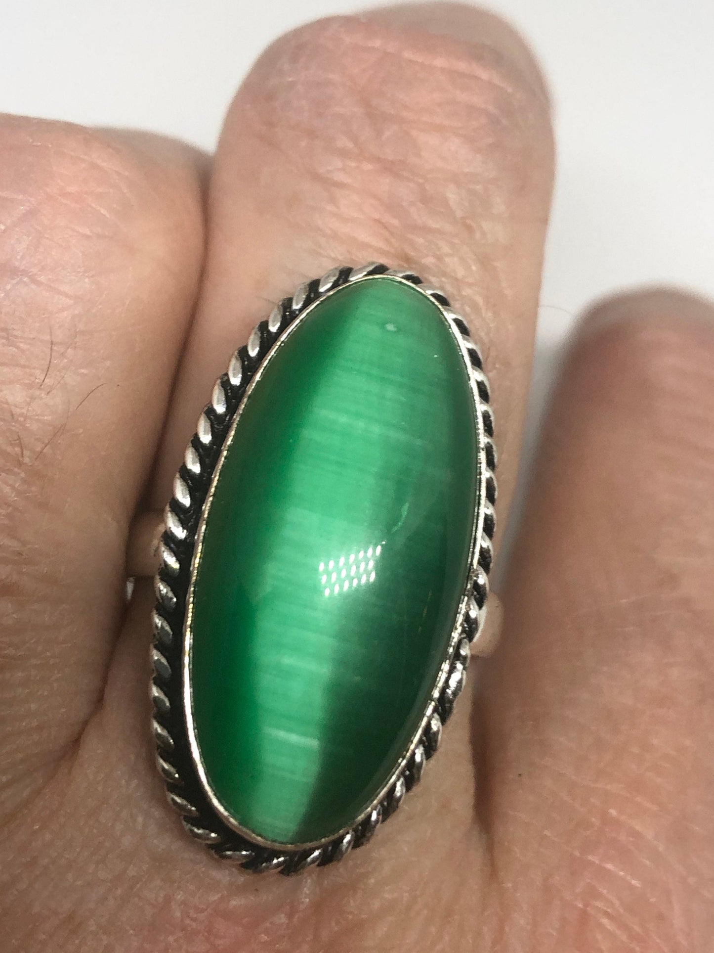 Vintage Green Cats Eye Art Glass Ring Size 7