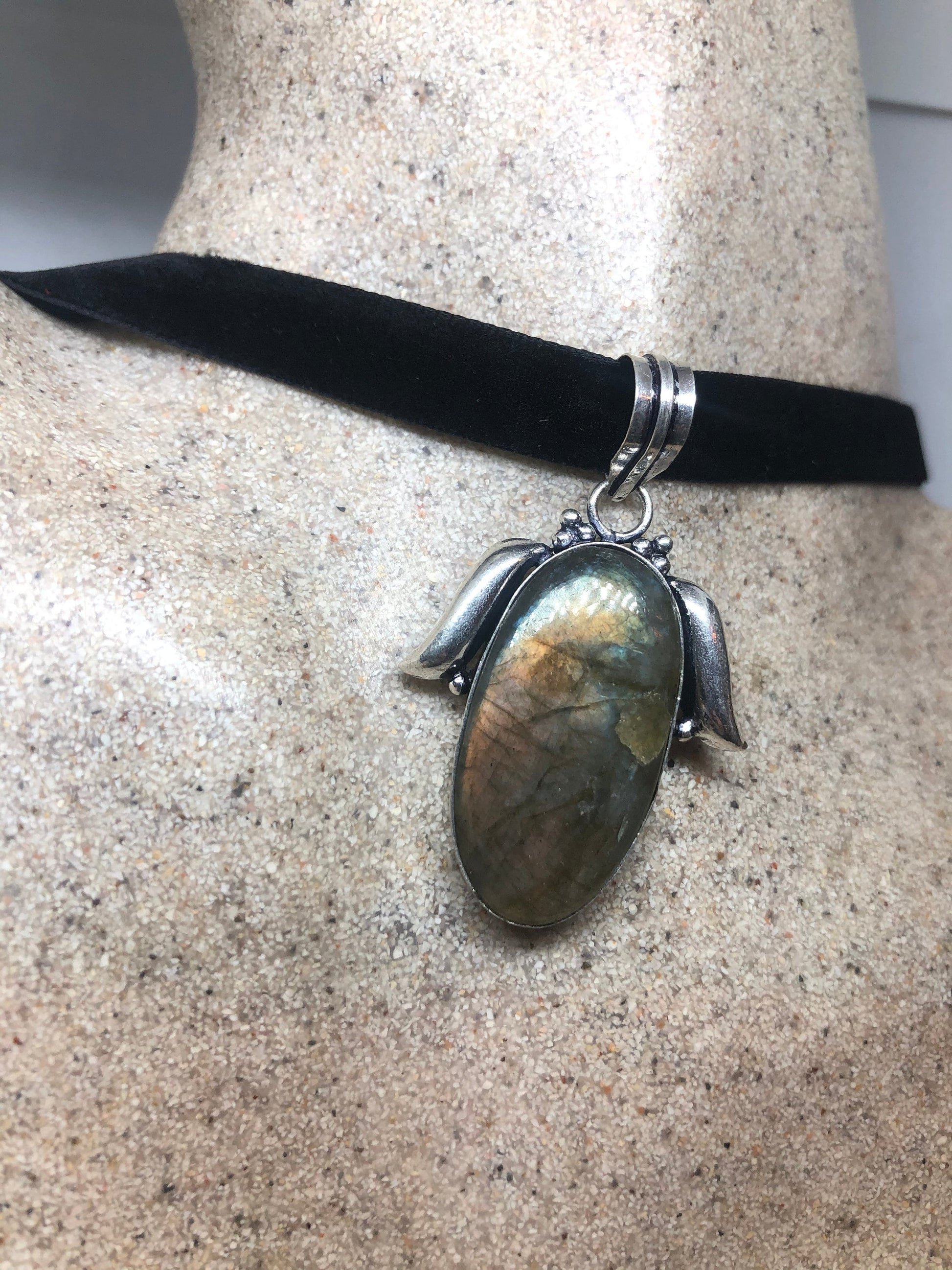 Vintage Silver Genuine Labradorite Gemstone Necklace.