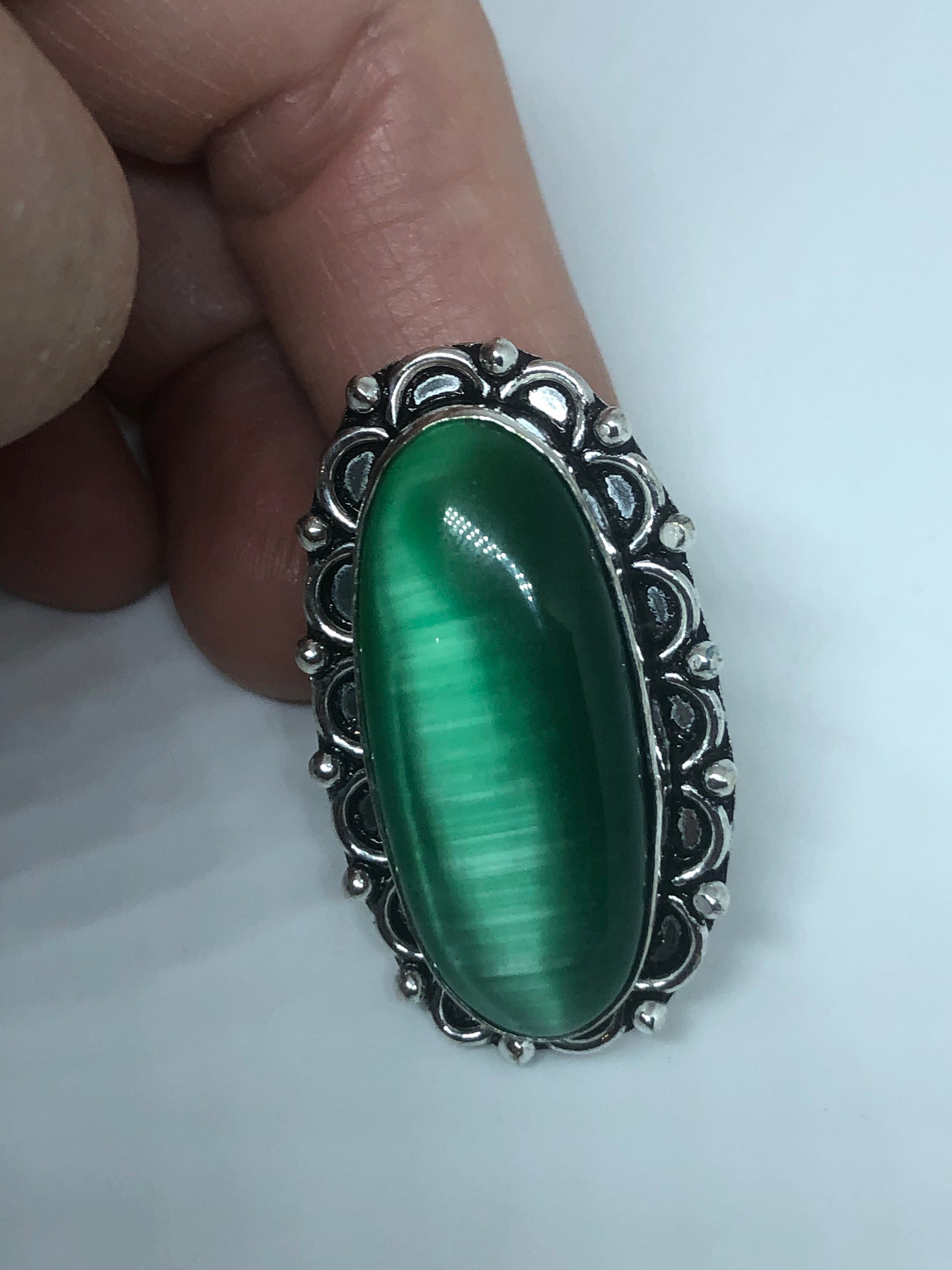 Vintage Green Cats Eye Art Glass Ring Size 7.5