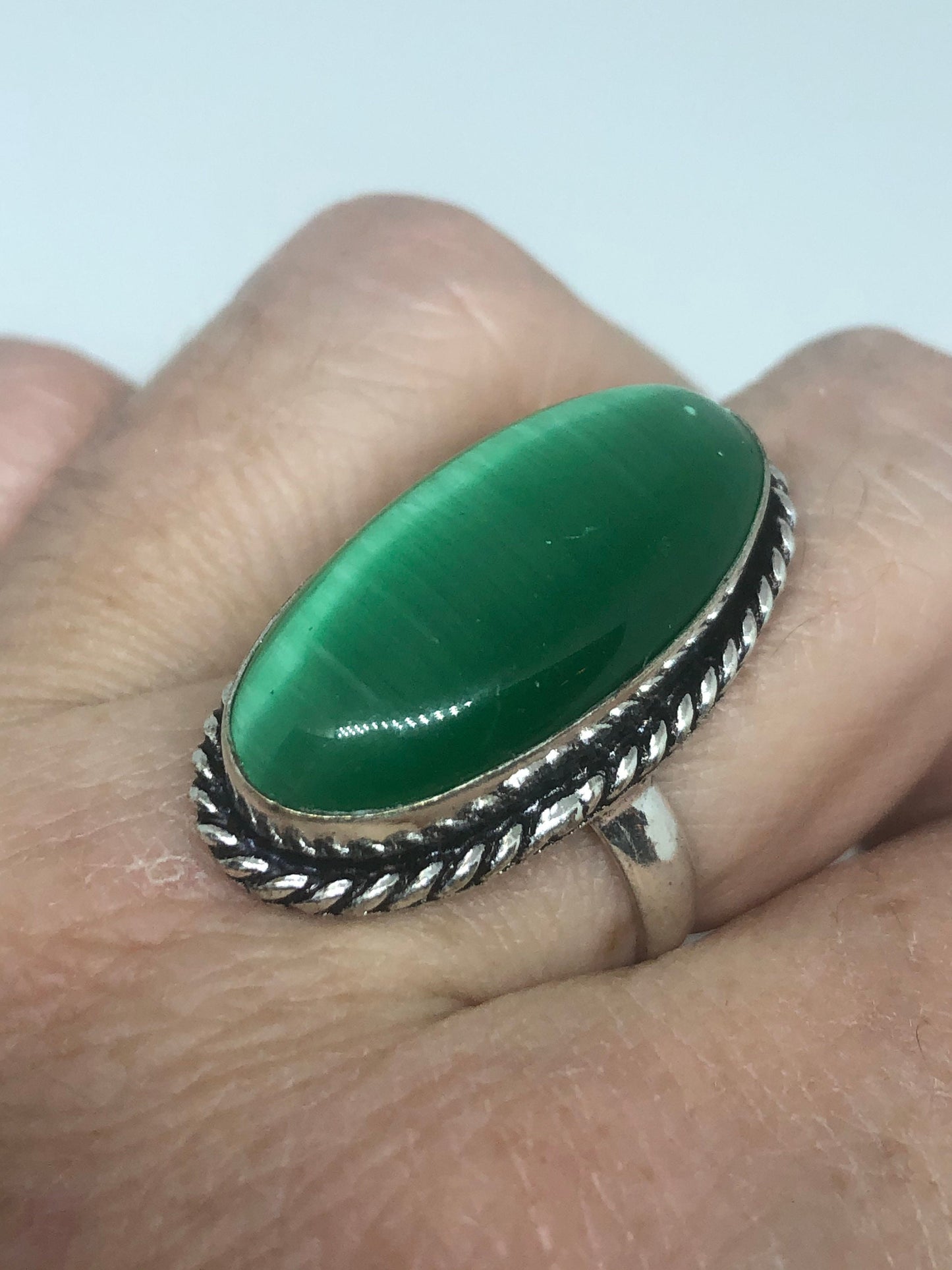 Vintage Green Cats Eye Art Glass Ring Size 7