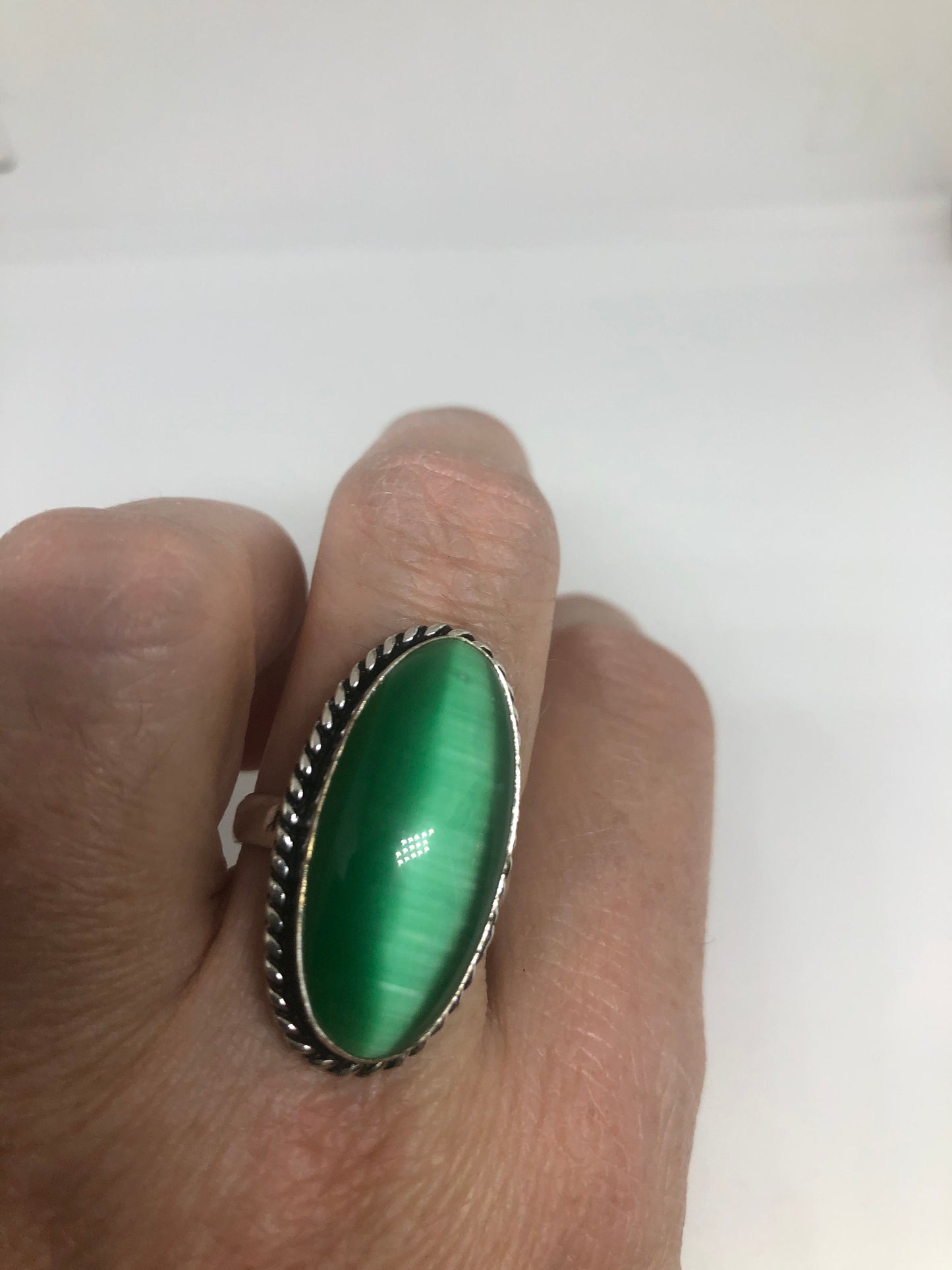 Vintage Green Cats Eye Art Glass Ring Size 7