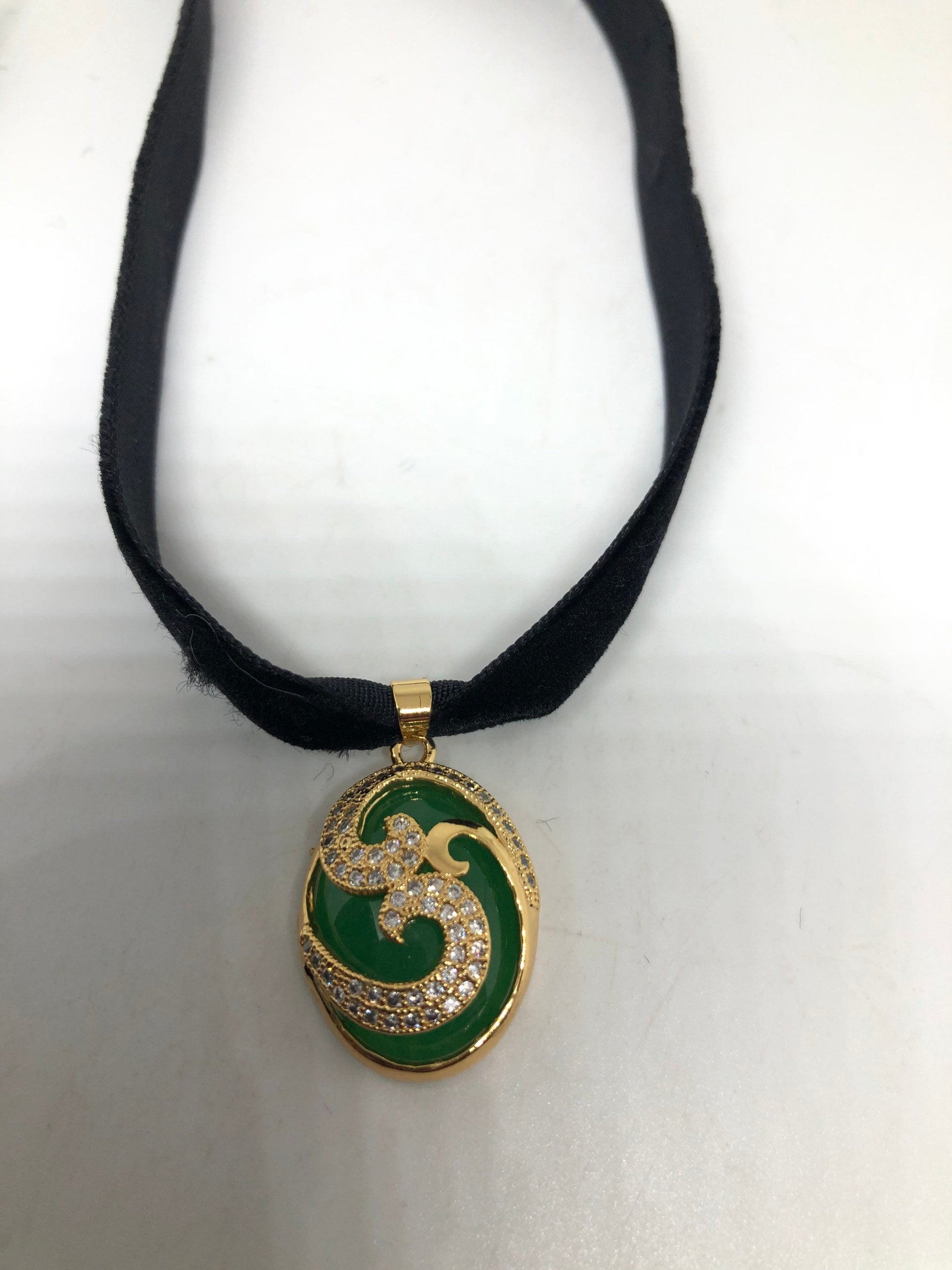 Vintage Green Jade Choker Golden Finish Necklace Pendant