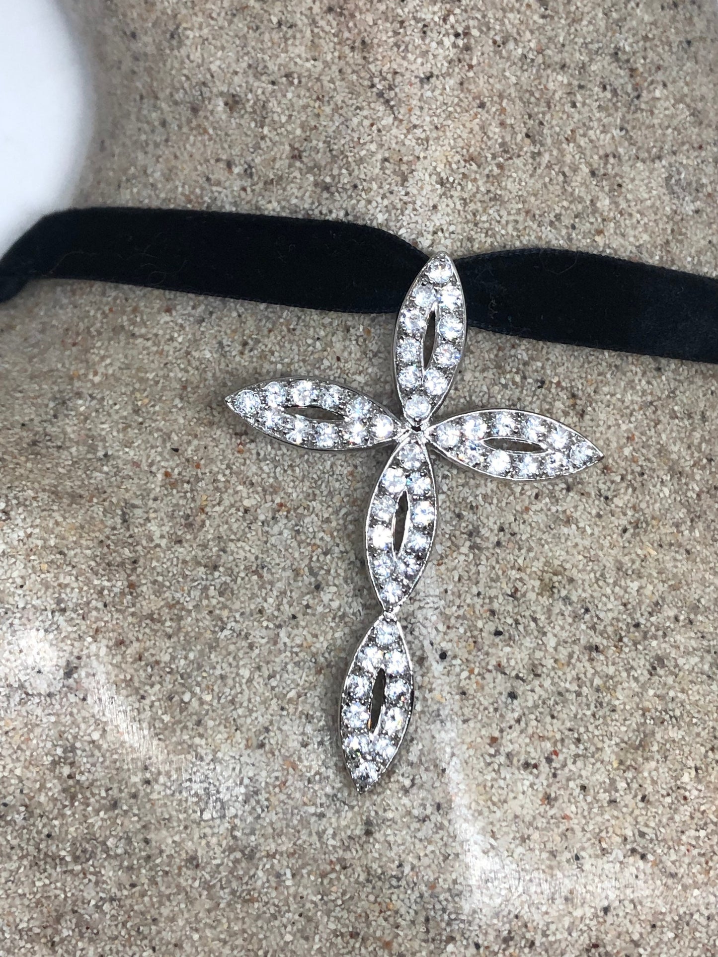 Vintage CROSS Choker 925 Sterling Silver White Sapphire Pendant Necklace