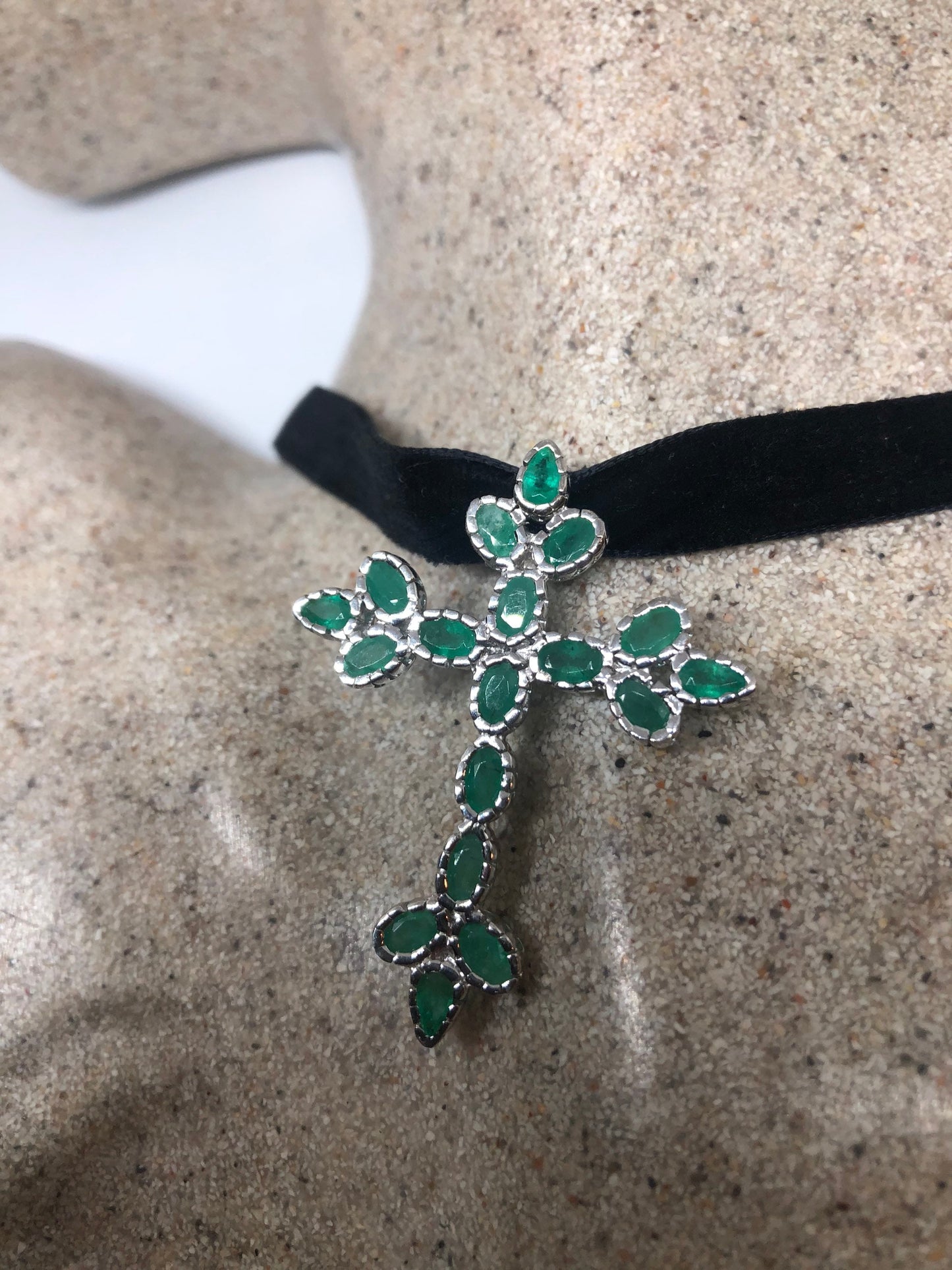 Vintage Green Emerald Choker 925 Sterling Silver Cross Pendant Necklace Velvet Choker