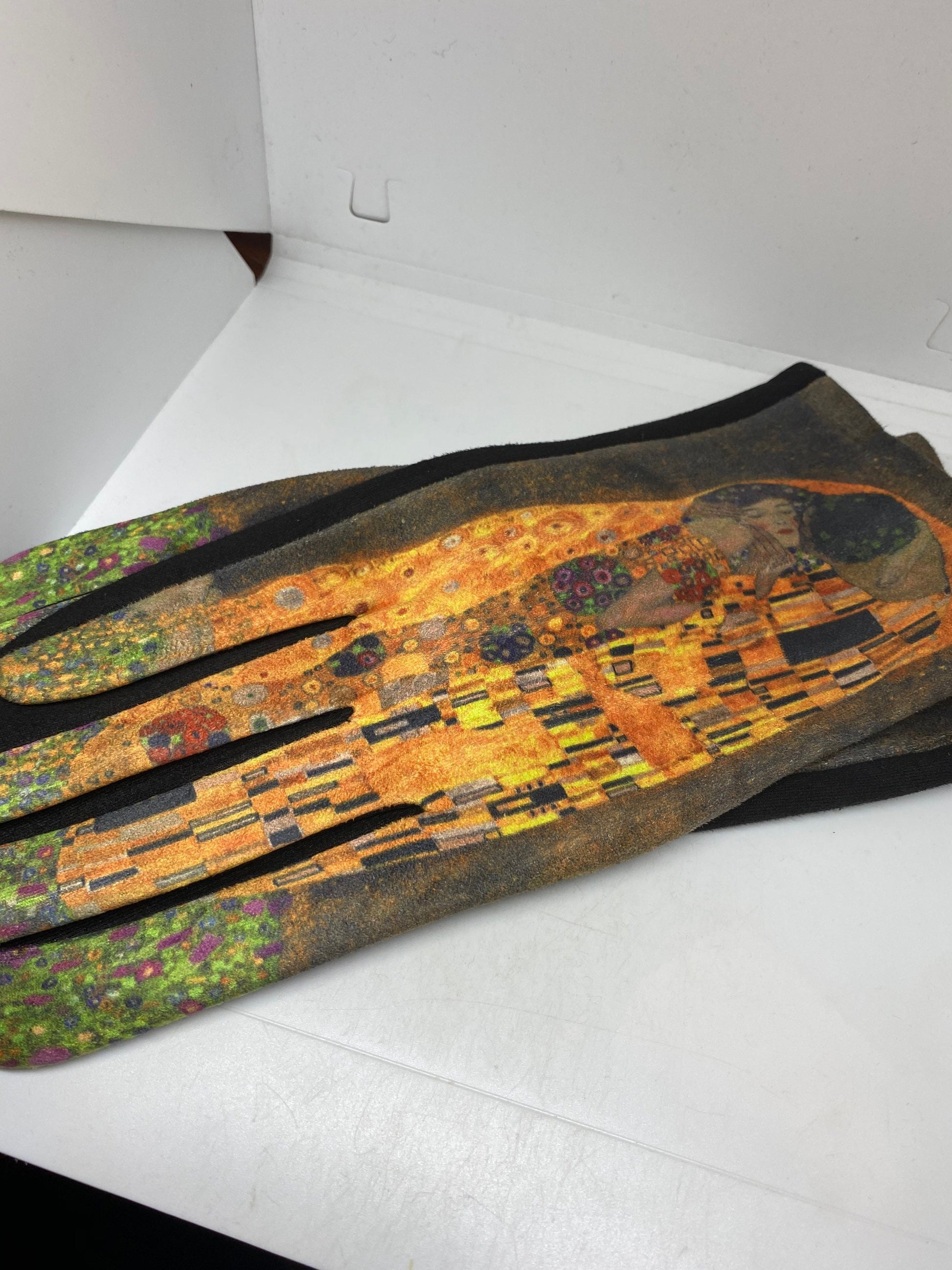 Vintage Style Impressionist Ultraseude Fleece Gloves