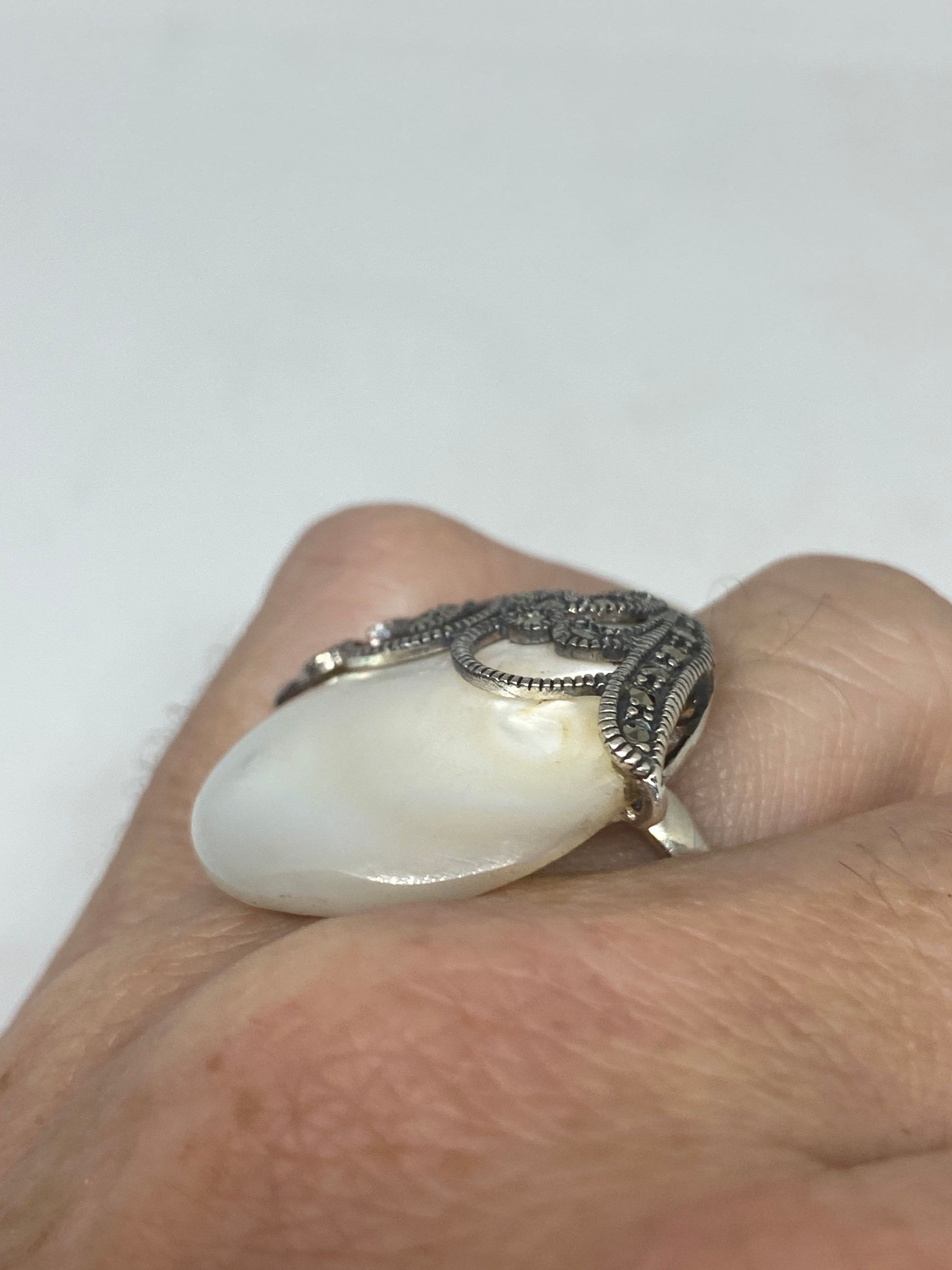 Vintage Mother of Pearl 925 Sterling Silver Marcasite Ring