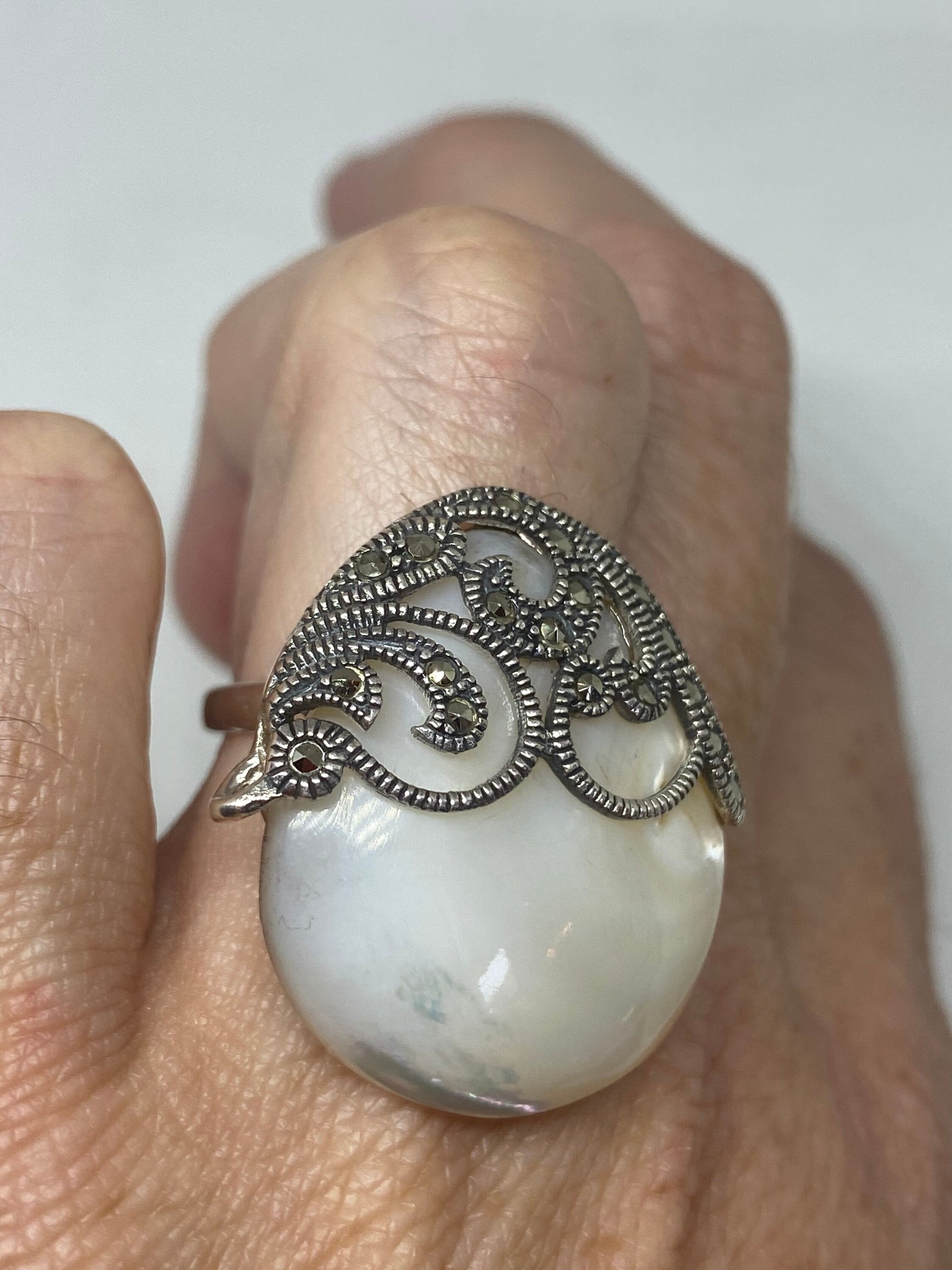 Vintage Mother of Pearl 925 Sterling Silver Marcasite Ring