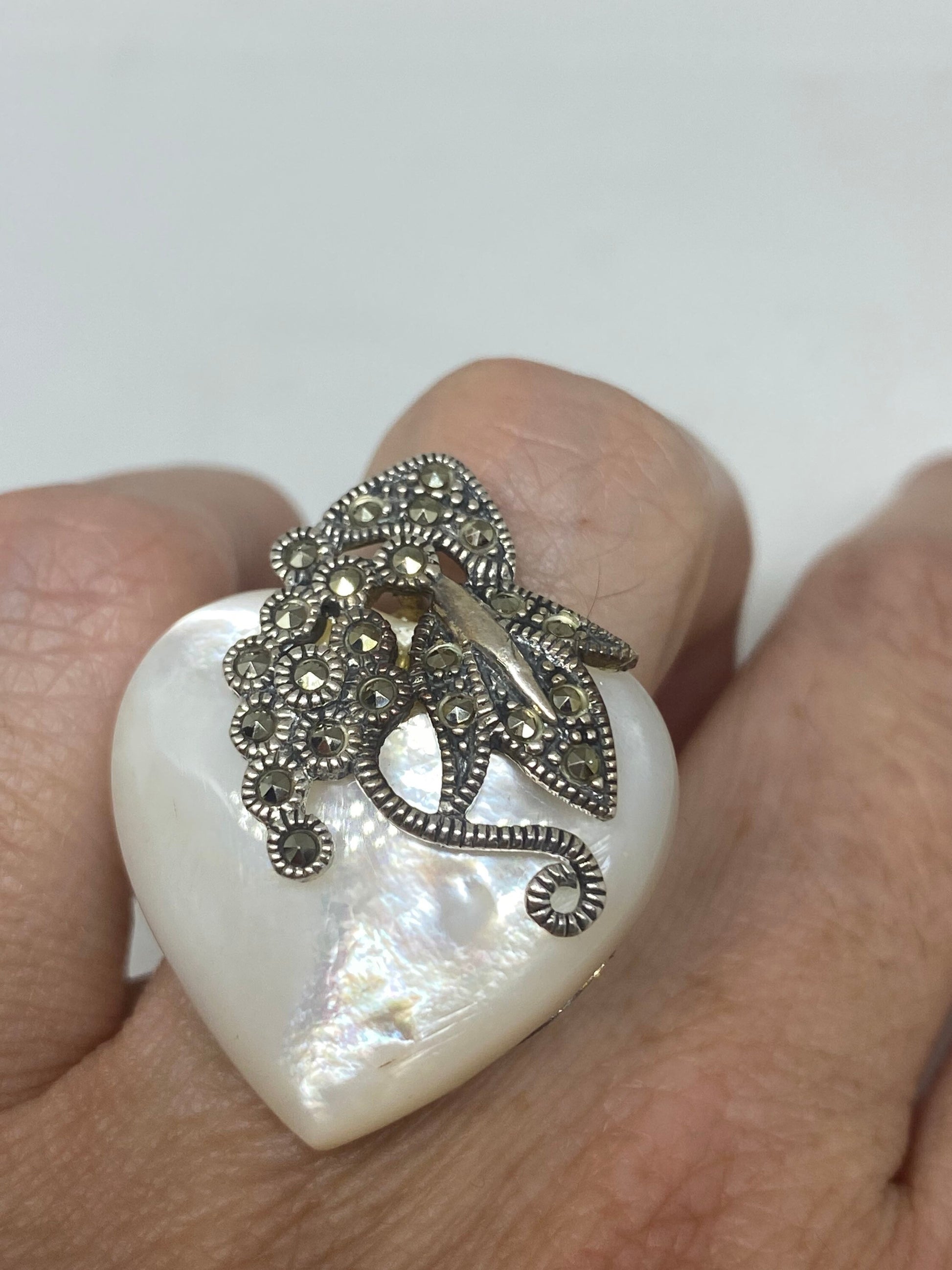 Vintage Mother of Pearl 925 Sterling Silver Marcasite Ring