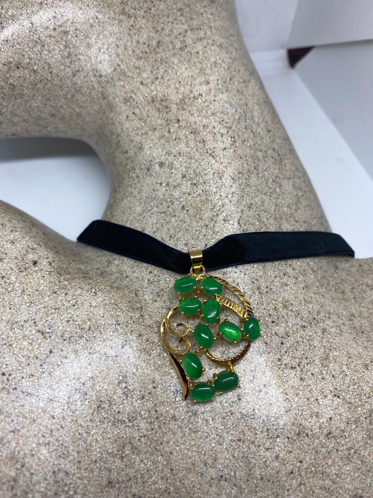 Vintage Green Jade Choker Gold Finish Necklace Pendant